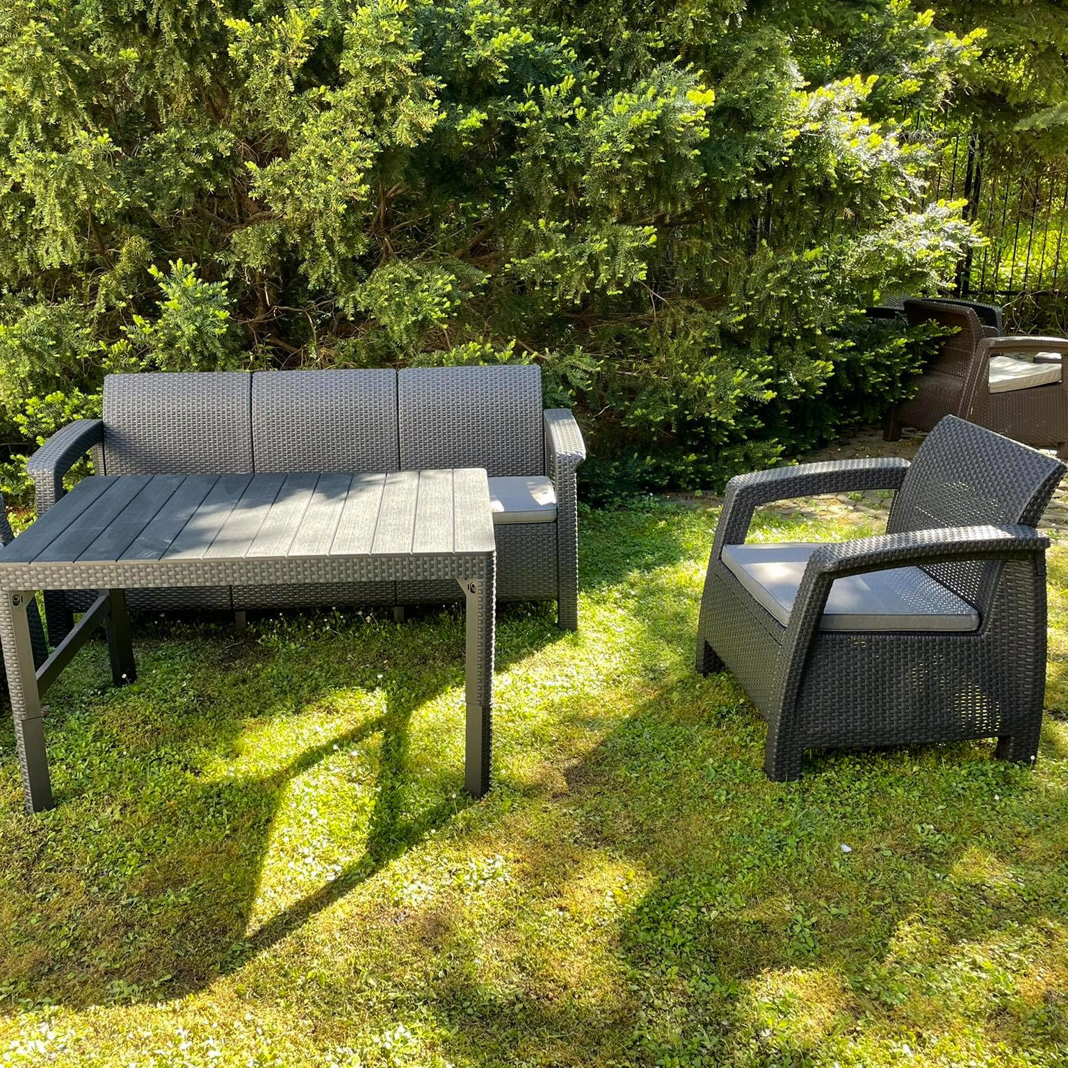 Zahradní set Keter CORFU MAX 3 grafit fotografie realizace 3
