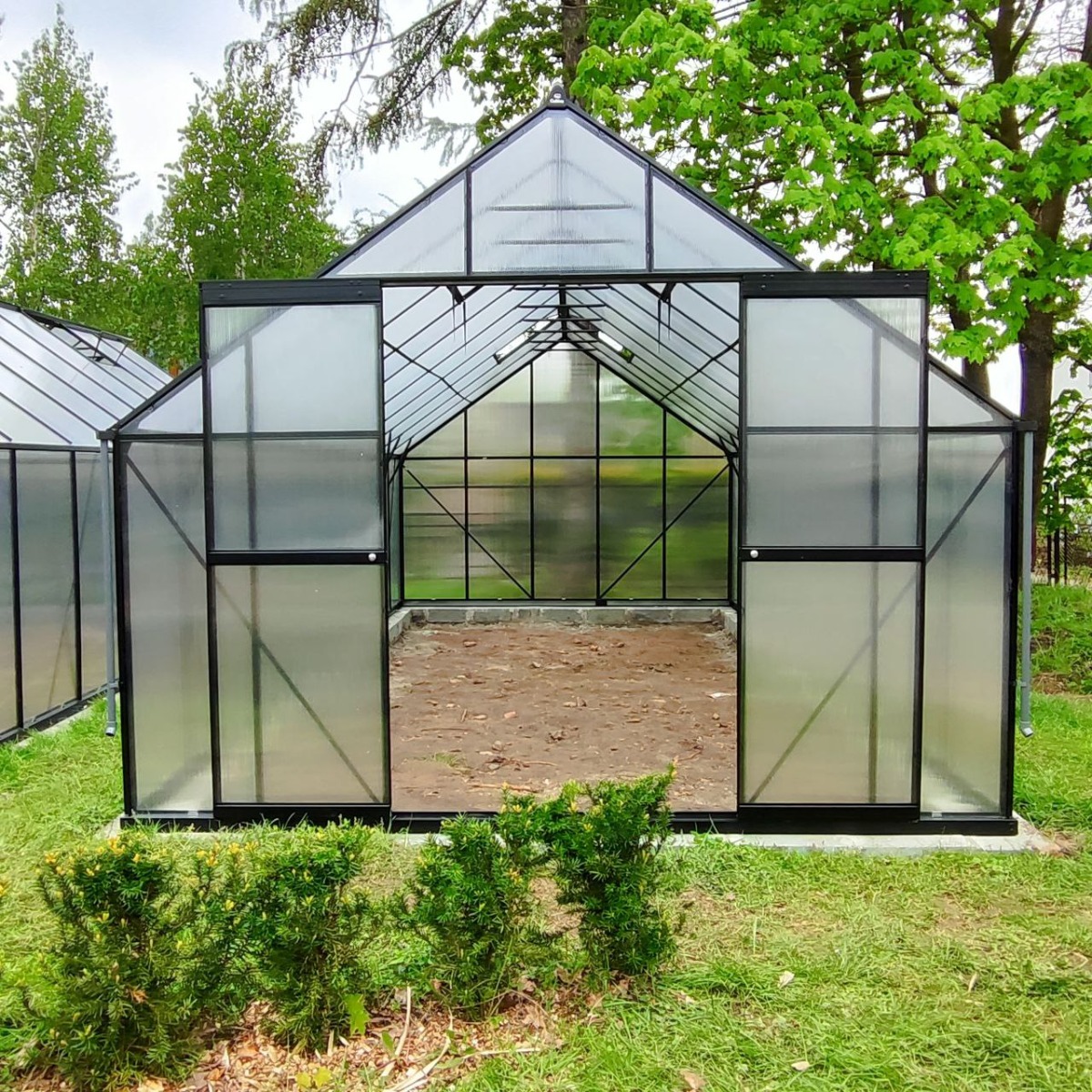 Polykarbonátový skleník Cultivo Slide-In 305x489 cm černý fotografie realizace 4