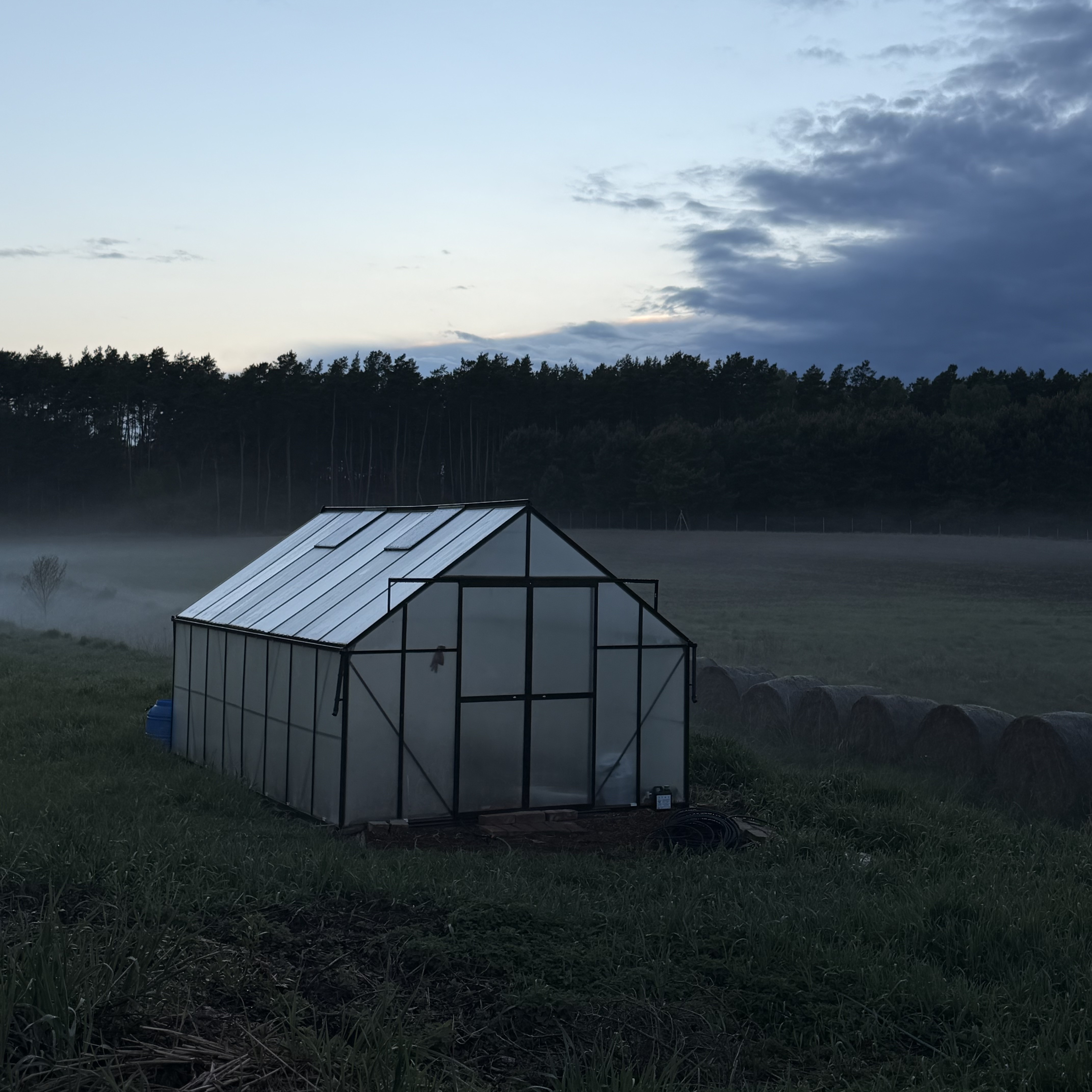Polykarbonátový skleník Cultivo Slide-In 305x489 cm černý fotografie realizace 17
