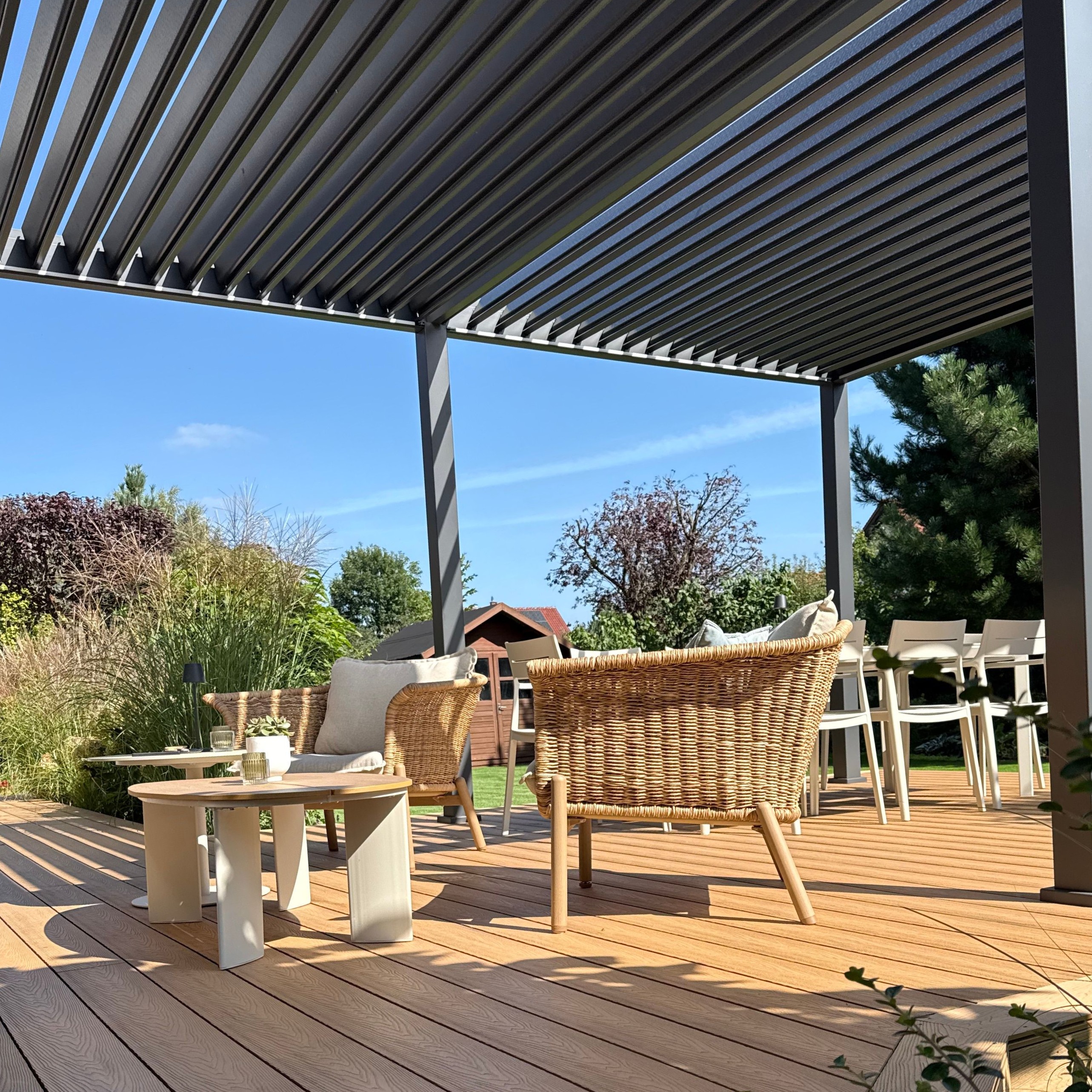 Zahradní pergola DELUXE Automatic + LED 3,6x5,3 Antracit - Gutroof fotografie realizace 3