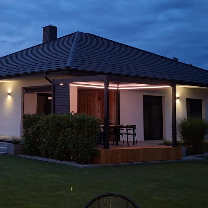Lamela žaluziová horizontální nastavitelná pro pergoly ELEGANCE/DELUXE/FUSION 1 m antracitová - Gutroof fotografie realizace 6