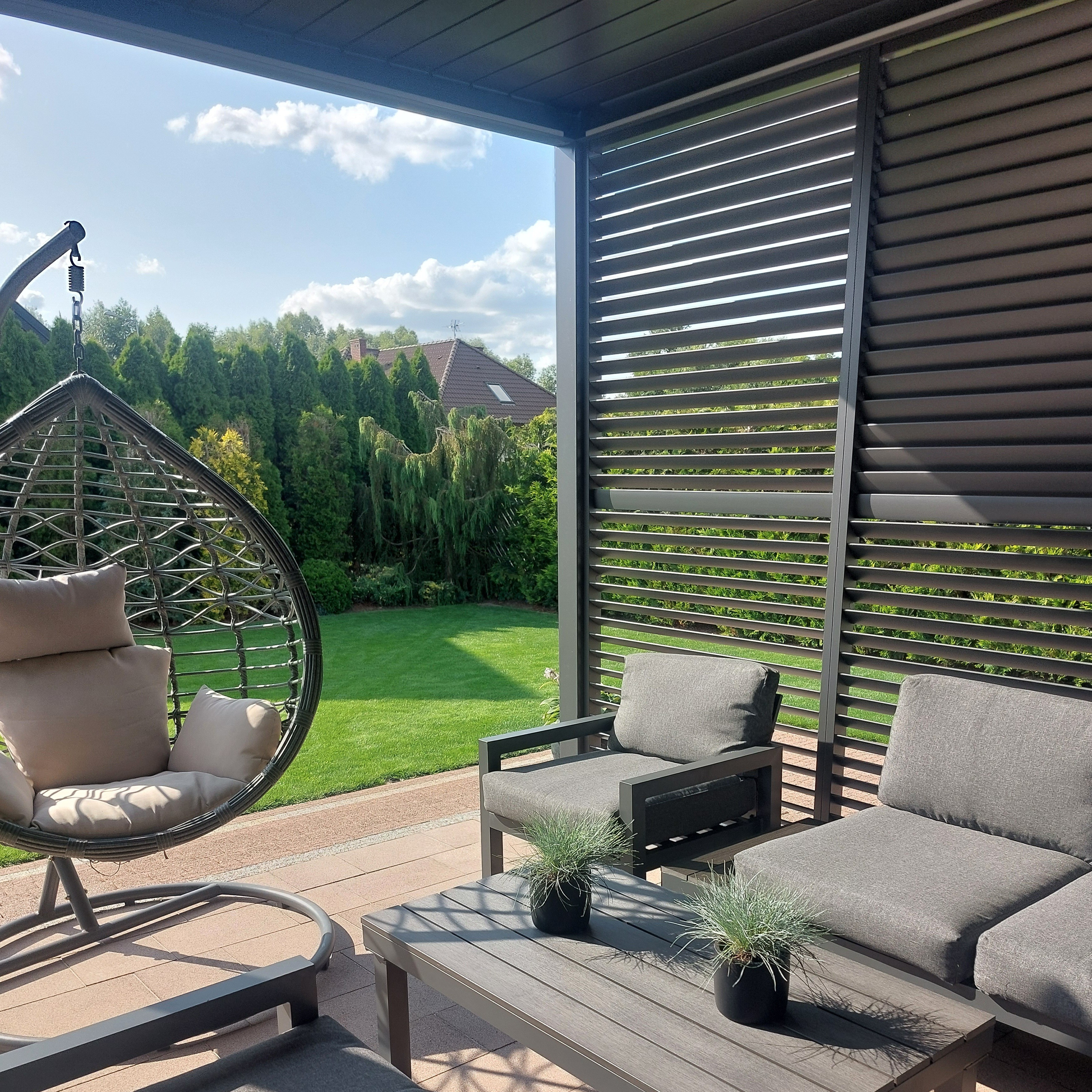 Nastavitelný lamelový panel pro pergoly ELEGANCE/DELUXE/FUSION 1,2 m Antracit - Gutroof fotografie realizace 2