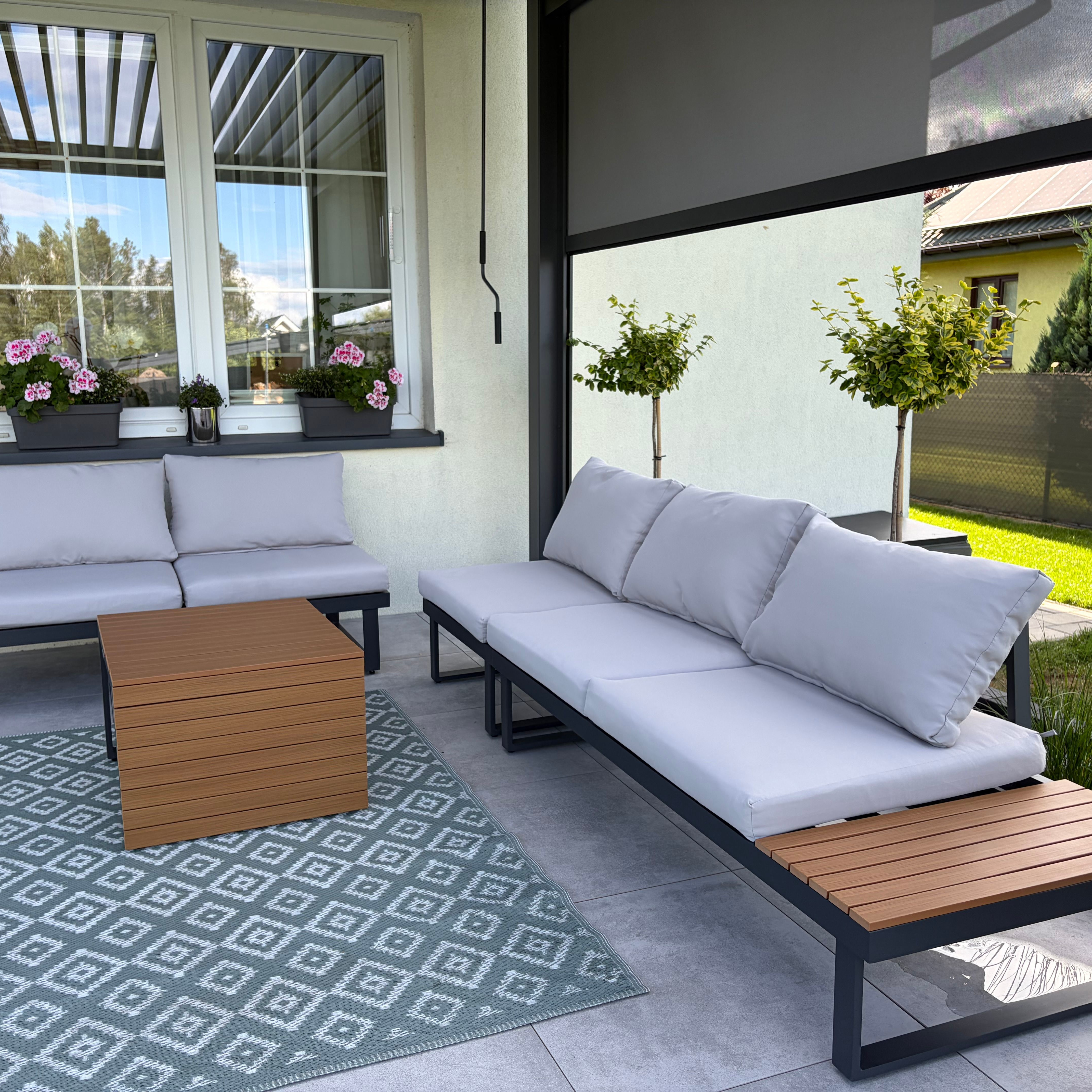 Zahradní rohová pohovka Bjørkka PASADENA Dark Grey fotografie realizace 2