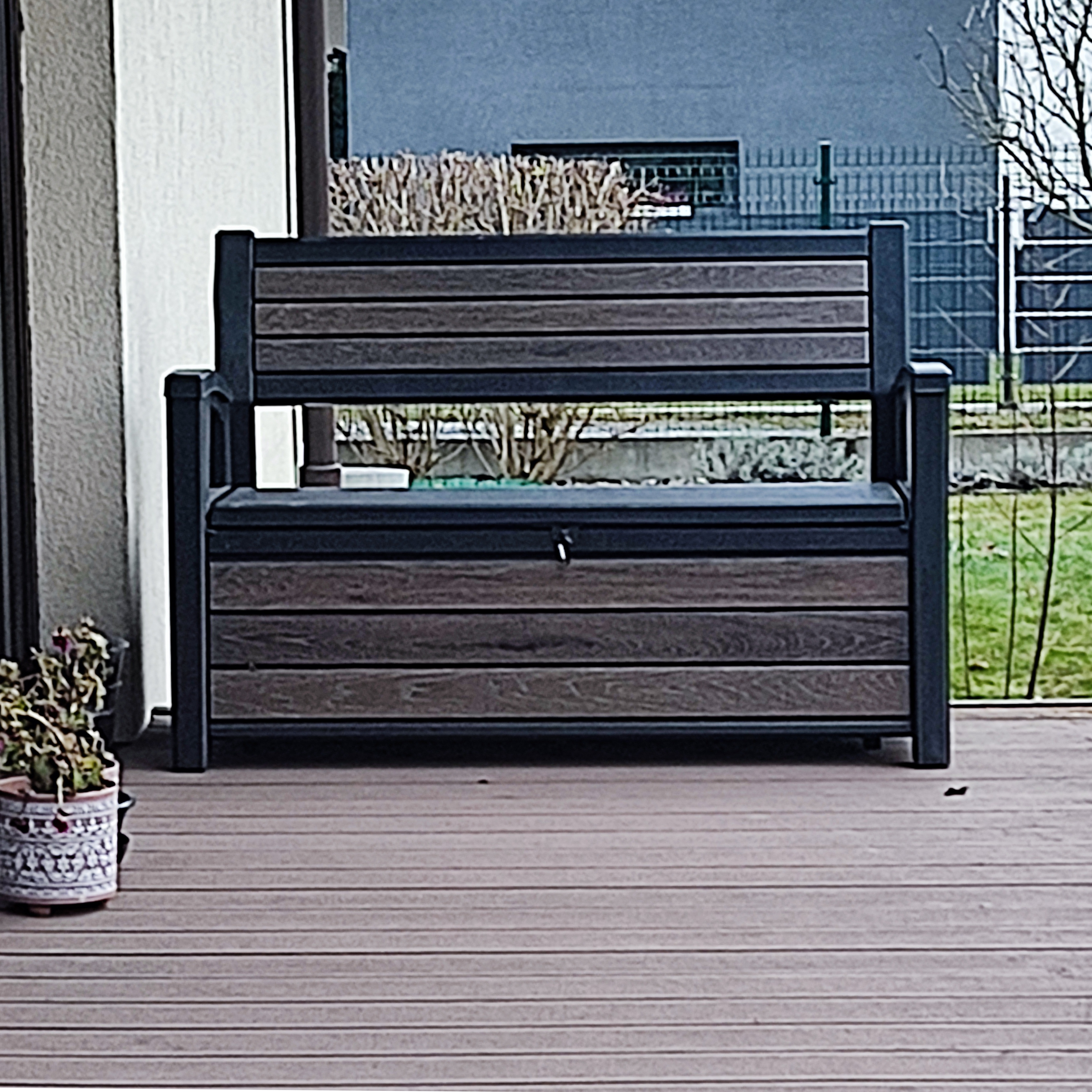 Zahradní úložný box s lavičkou Keter Deco 227 l fotografie realizace 3