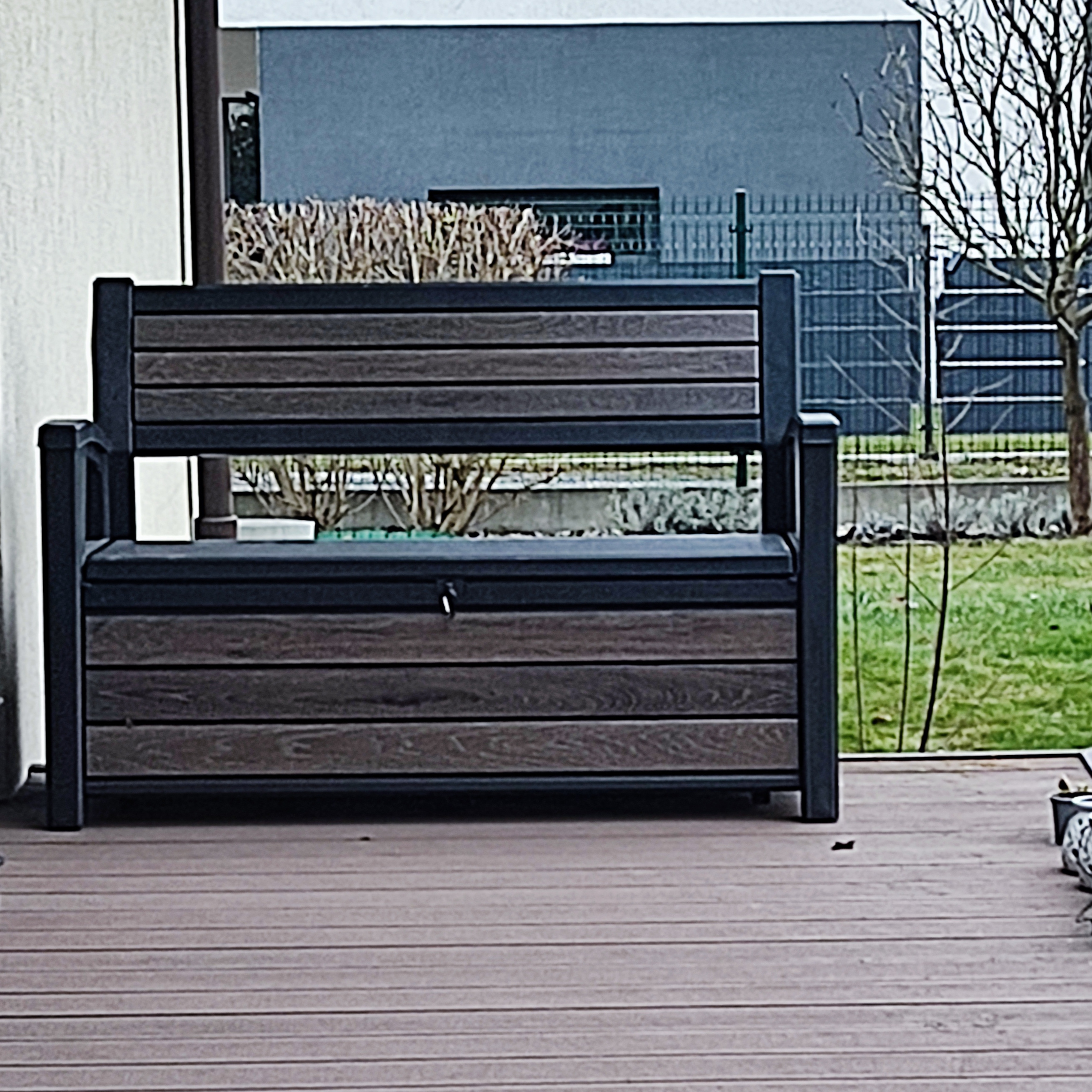 Zahradní úložný box s lavičkou Keter Deco 227 l fotografie realizace 4