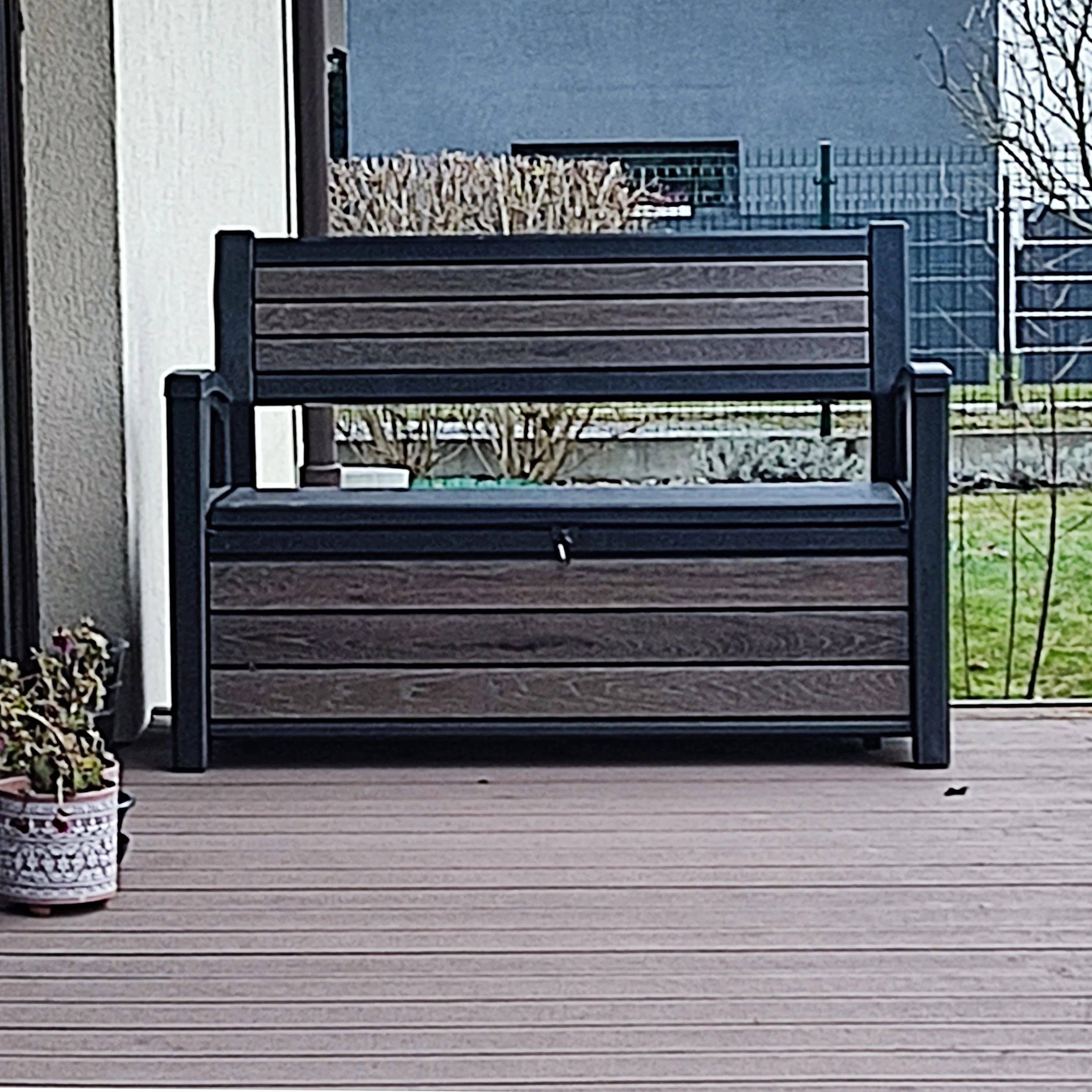 Zahradní úložný box s lavičkou Keter Deco 227 l fotografie realizace 2