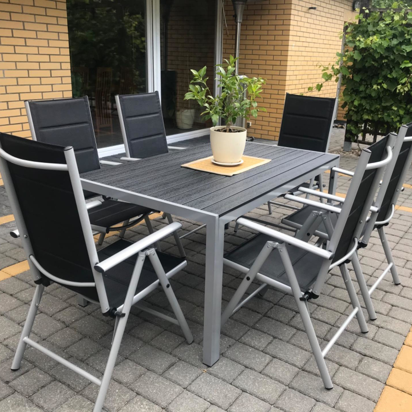 Hliníkový zahradní set Bjørkka Sydney Silver pro 6 osob fotografie realizace 1