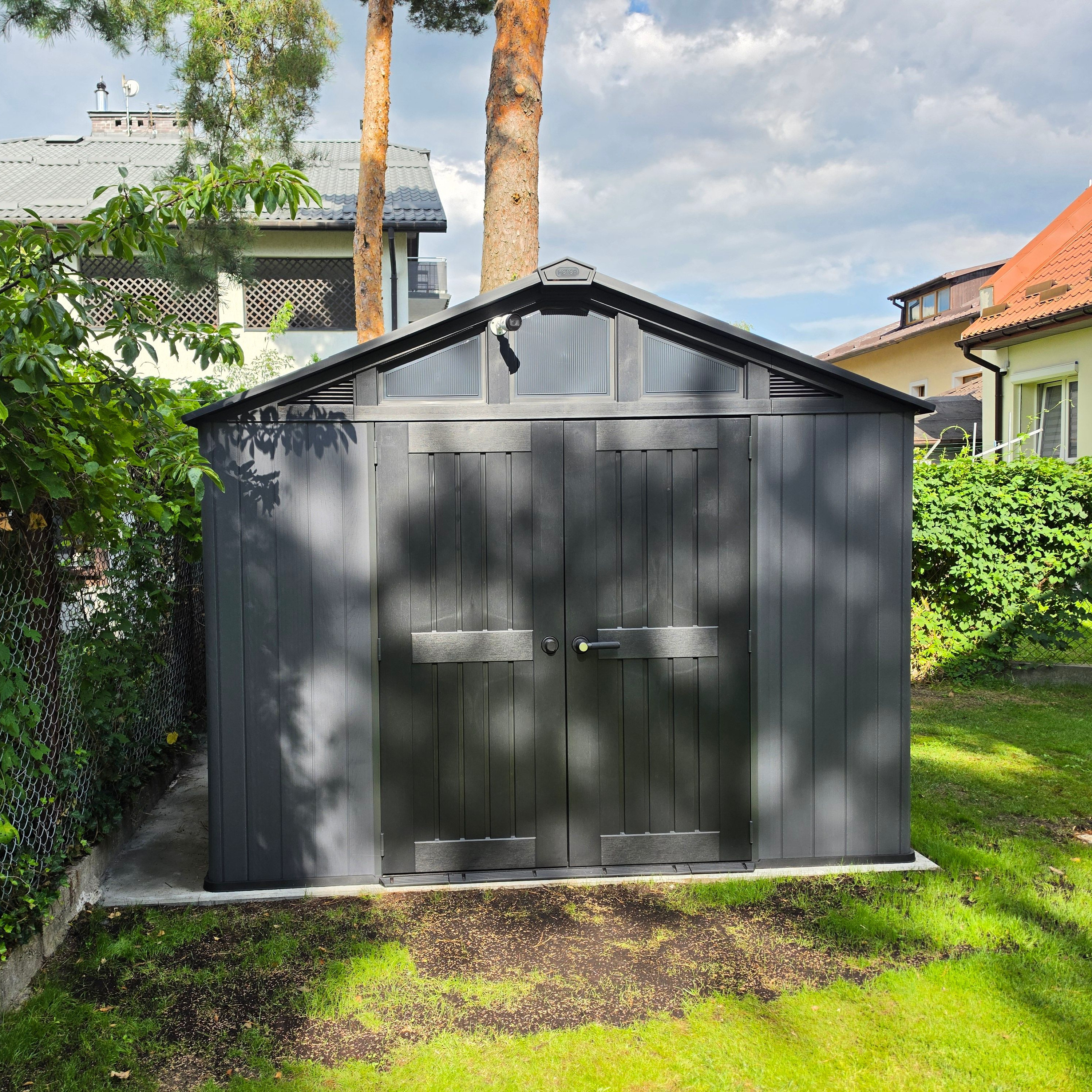Zahradní domek STRONGHOLD SHED 10x11,5 šedý - Keter fotografie realizace 2