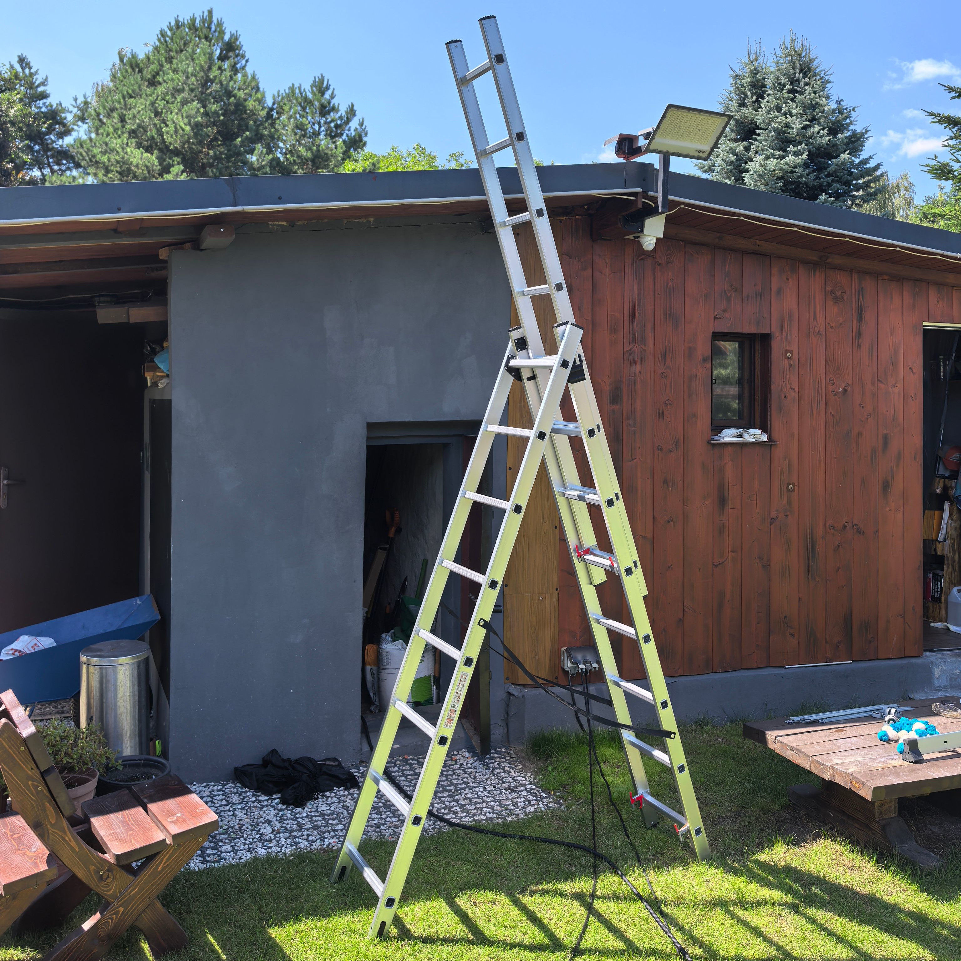 Hliníkový žebřík 3x8 Hardmaister (dosah 4,86 m) fotografie realizace 1