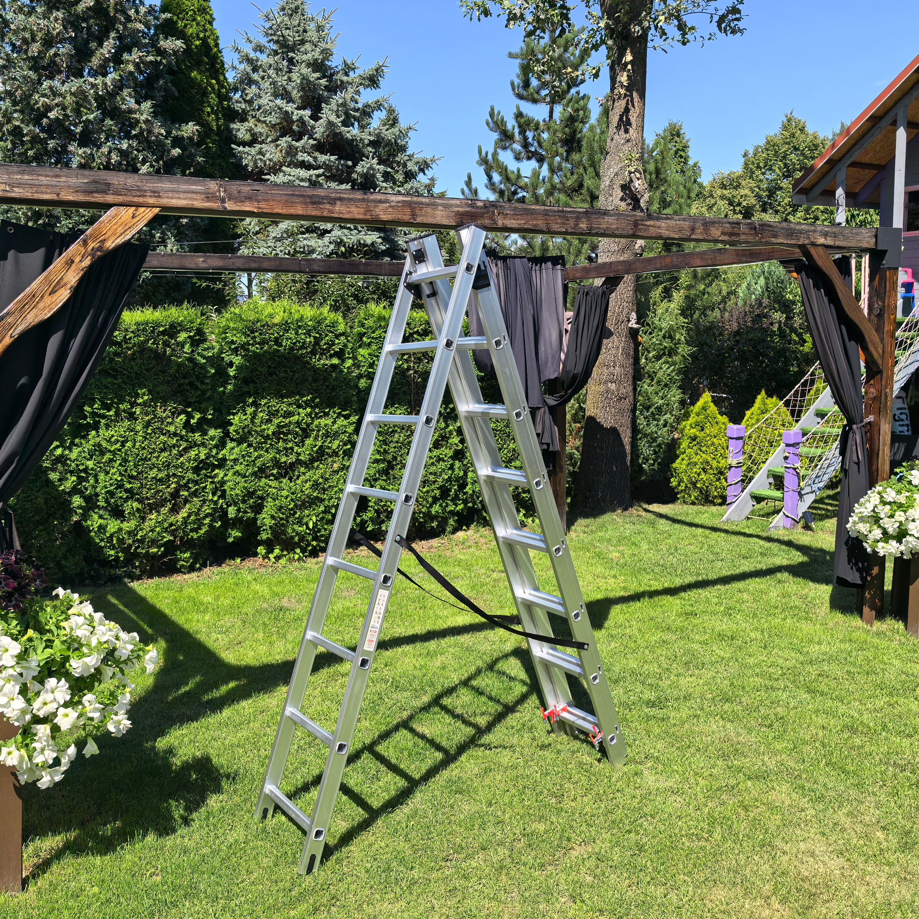 Hliníkový žebřík 3x8 Hardmaister (dosah 4,86 m) fotografie realizace 3