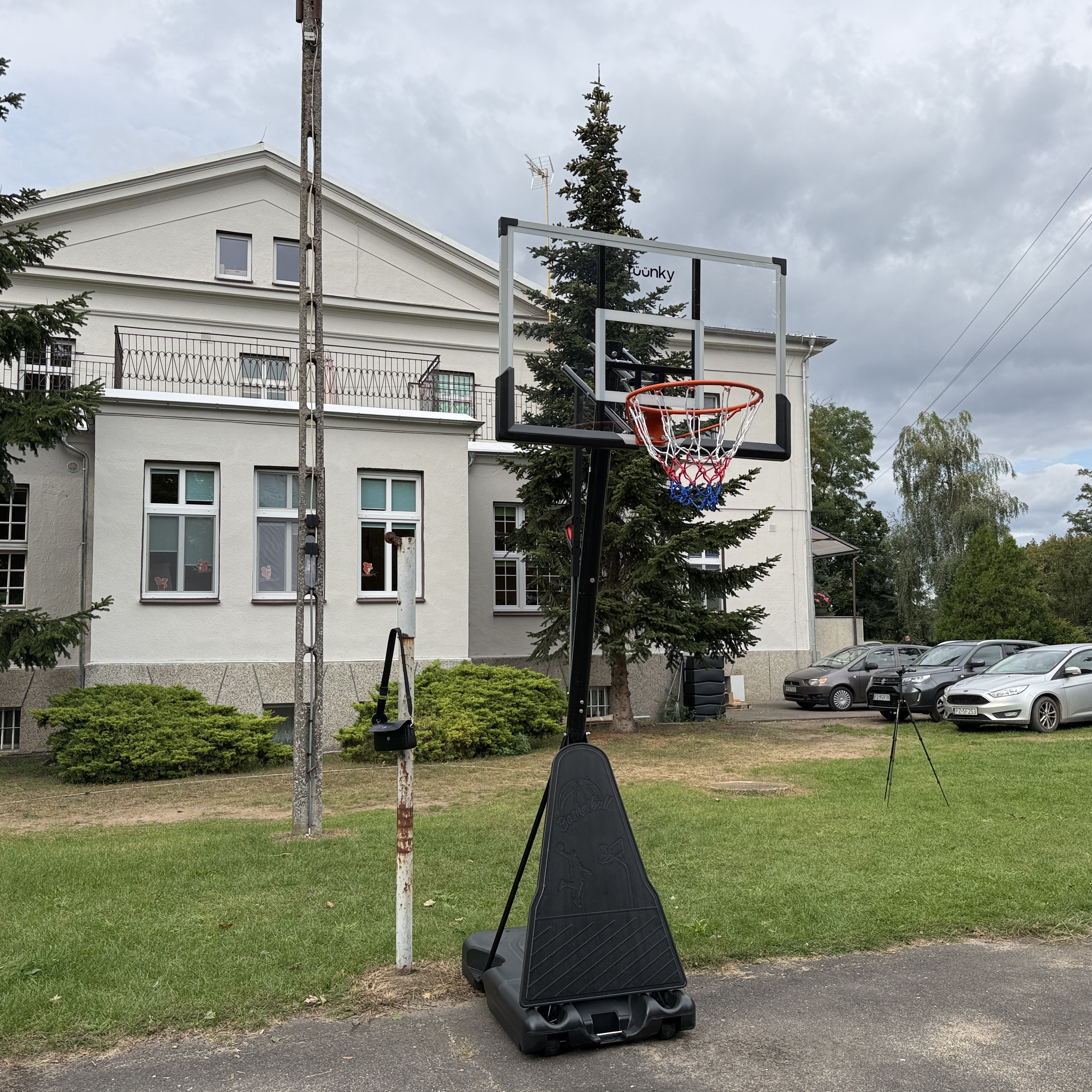 Mobilní basketbalový koš na zahradu 245-305 cm - Fuunky fotografie realizace 1