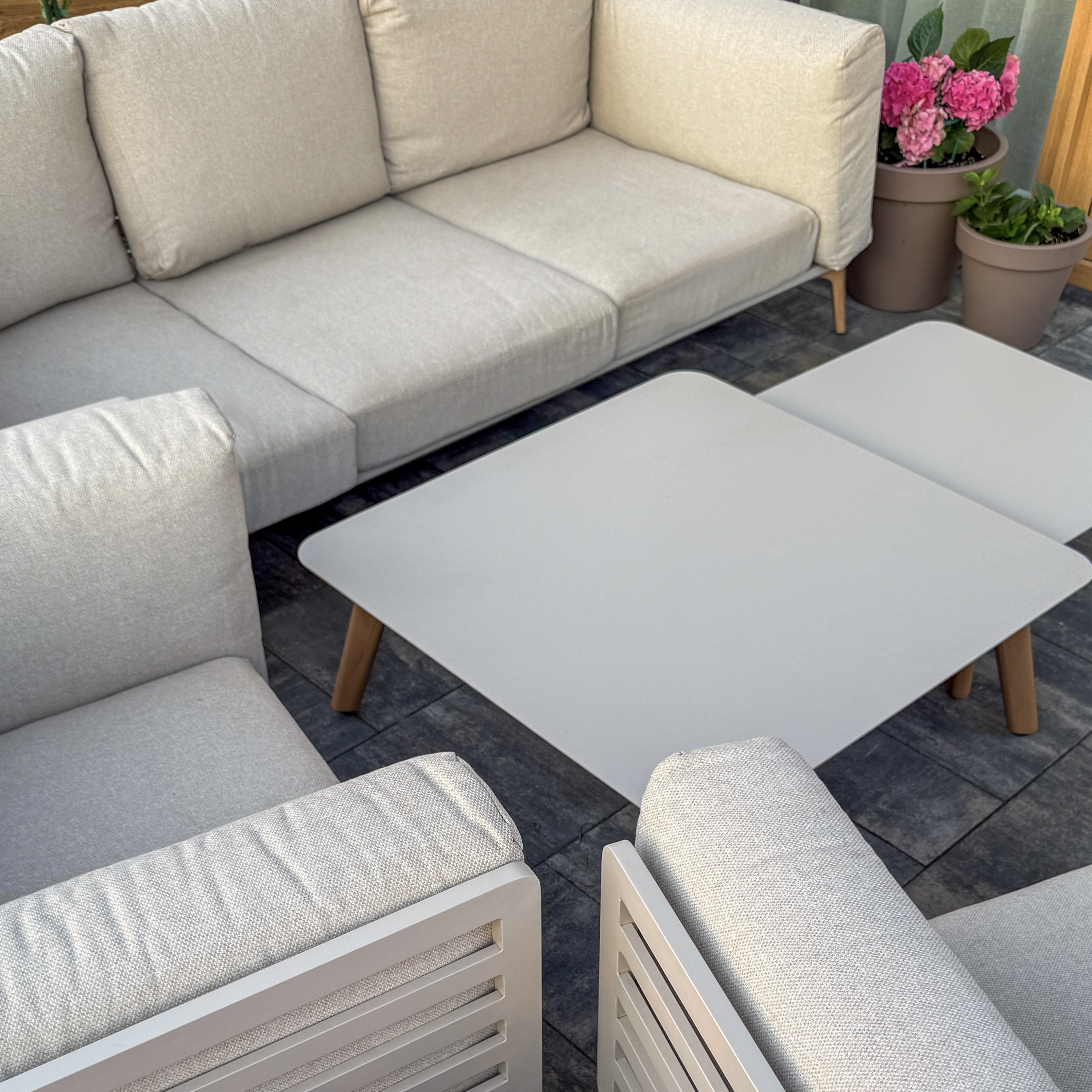 Polohovací zahradní sestava RADISSON CAFFE Beige - Furrore fotografie realizace 3