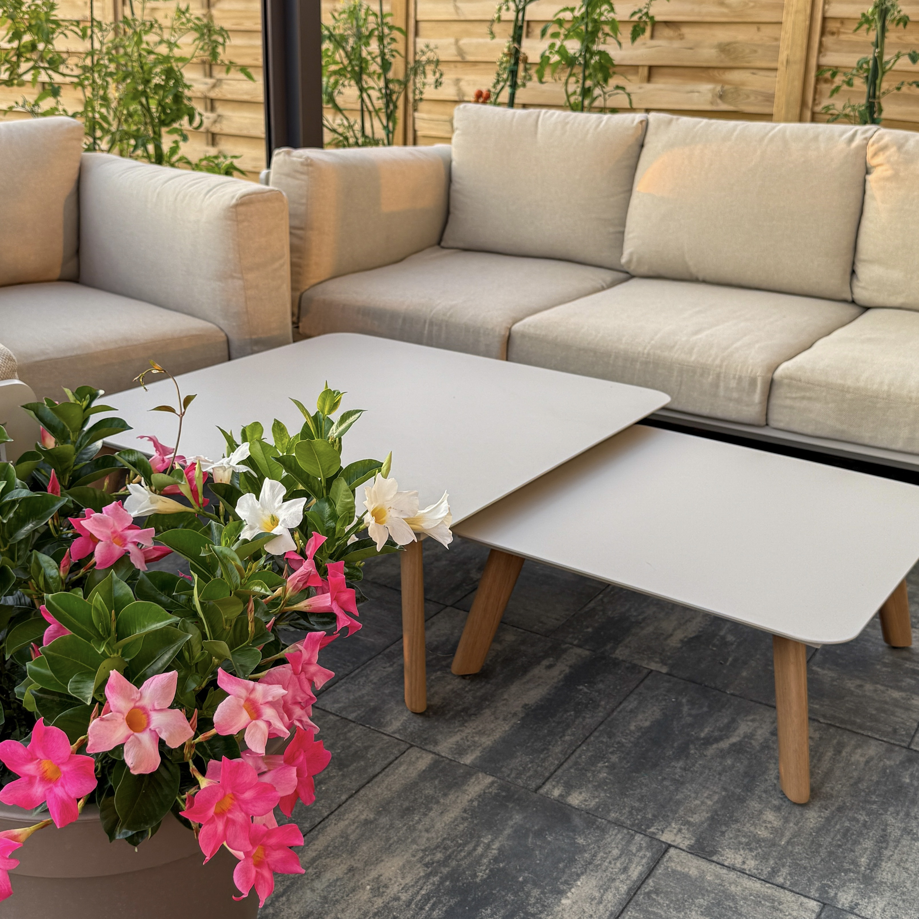 Polohovací zahradní sestava RADISSON CAFFE Beige - Furrore fotografie realizace 6