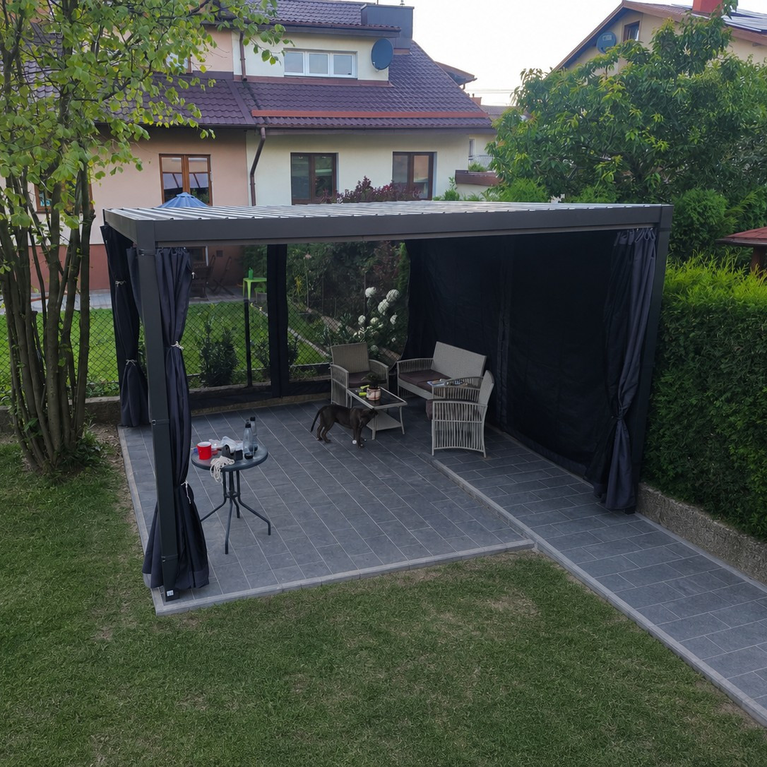 Zahradní pergola PRIMARY 4x4 Anthracite - Gutroof fotografie realizace 1