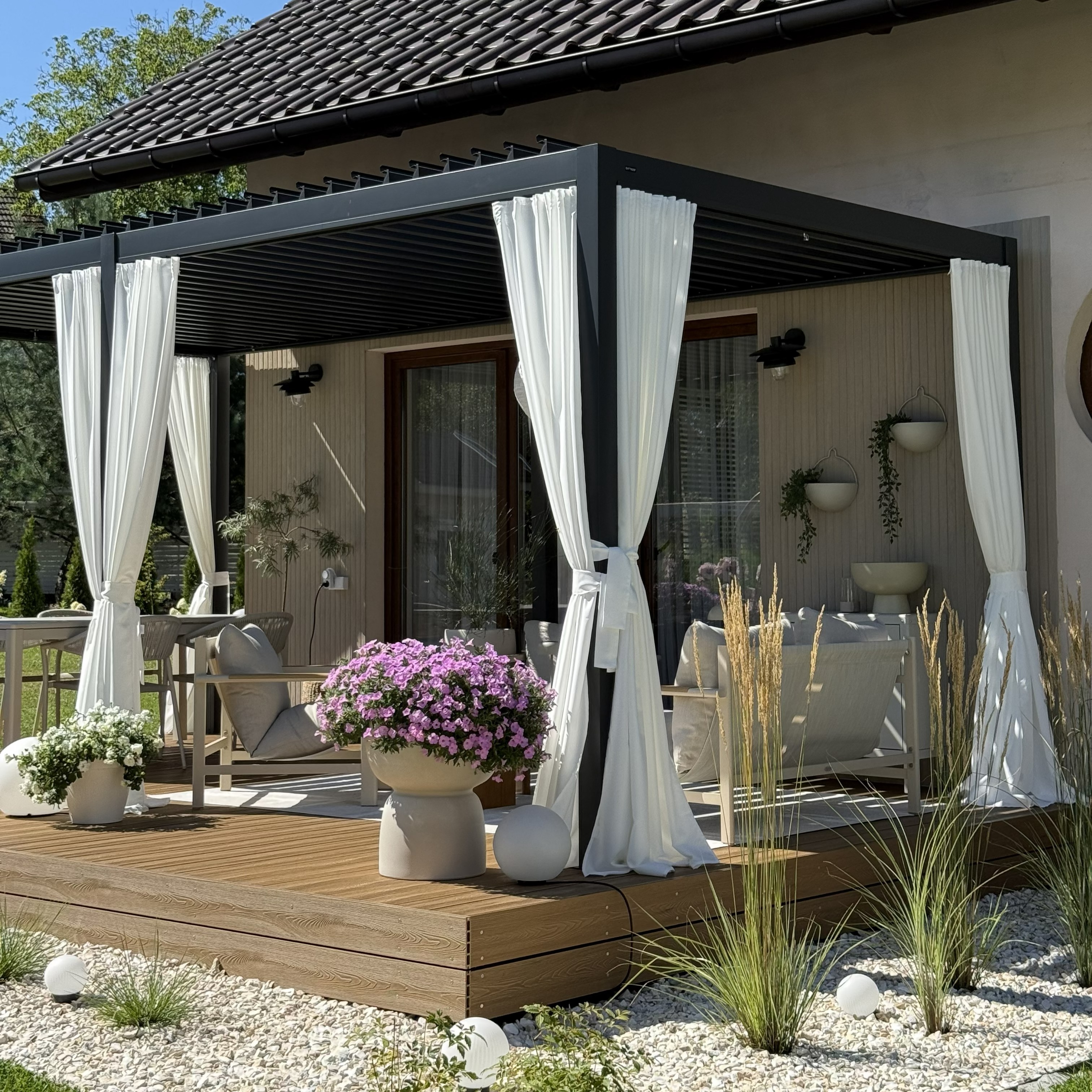 Zahradní pergola PRIMARY 3x5.8 antracitová - Gutroof fotografie realizace 7