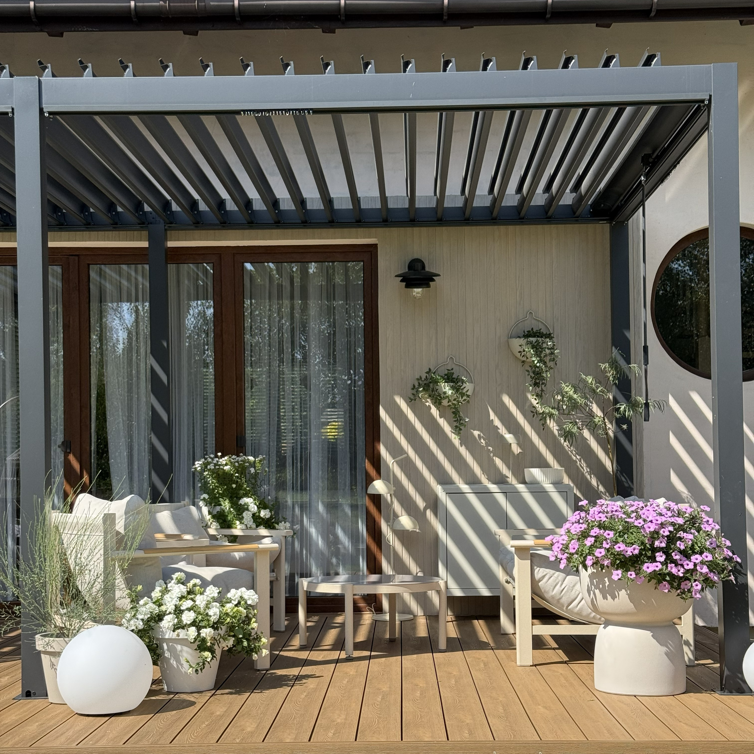 Zahradní pergola PRIMARY 3x5.8 antracitová - Gutroof fotografie realizace 3