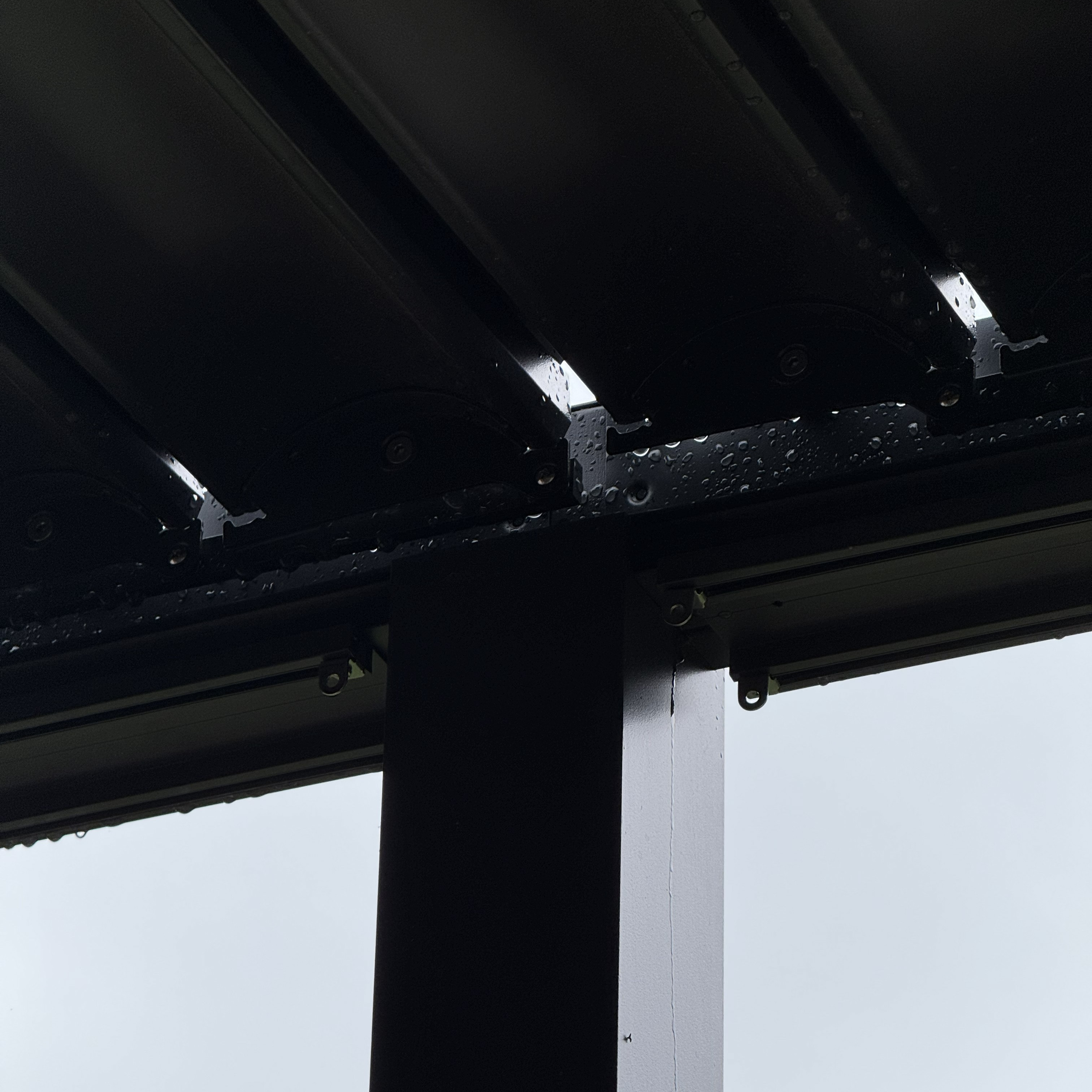 Zahradní pergola PRIMARY 3x5.8 antracitová - Gutroof fotografie realizace 6