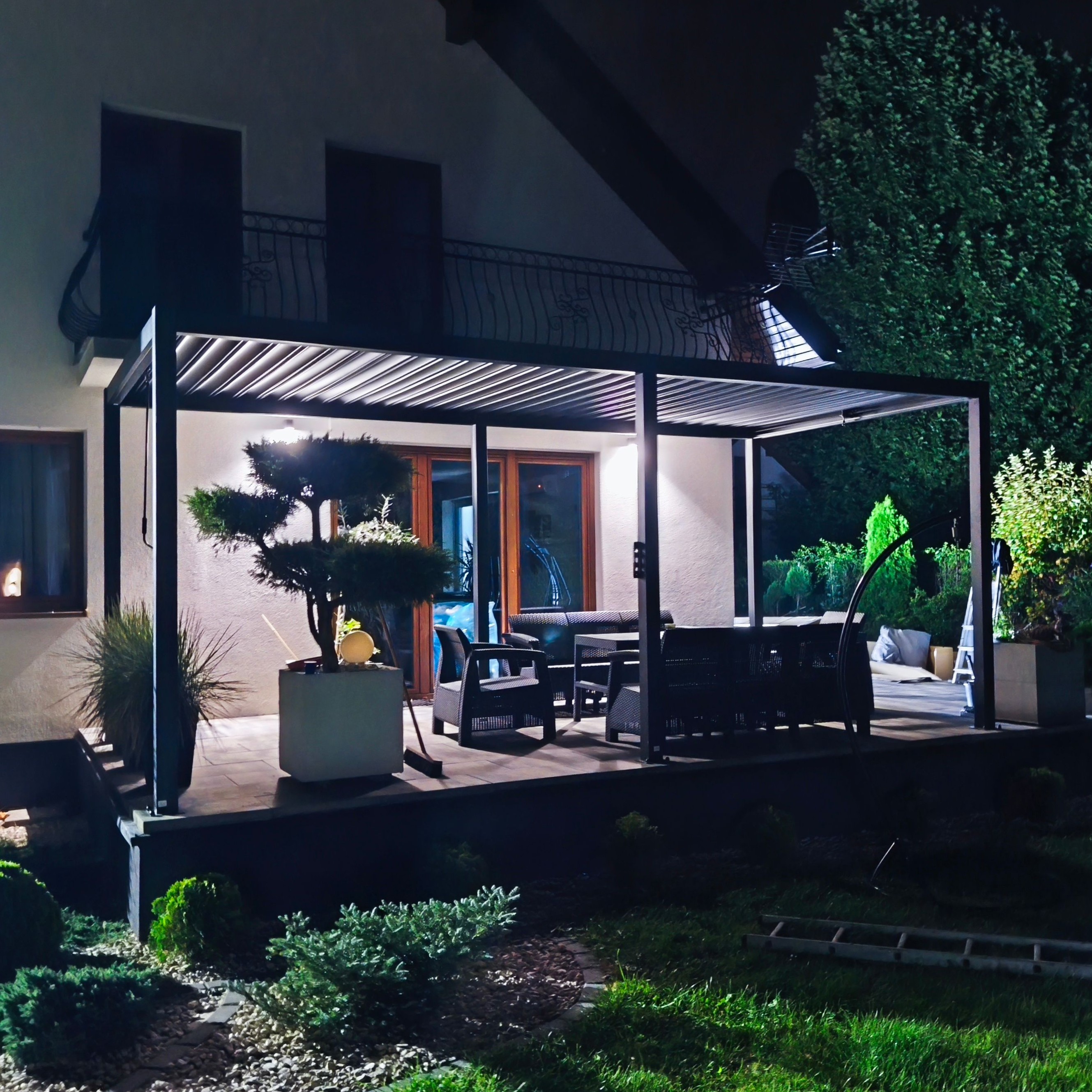 Zahradní pergola PRIMARY 3x5.8 antracitová - Gutroof fotografie realizace 10