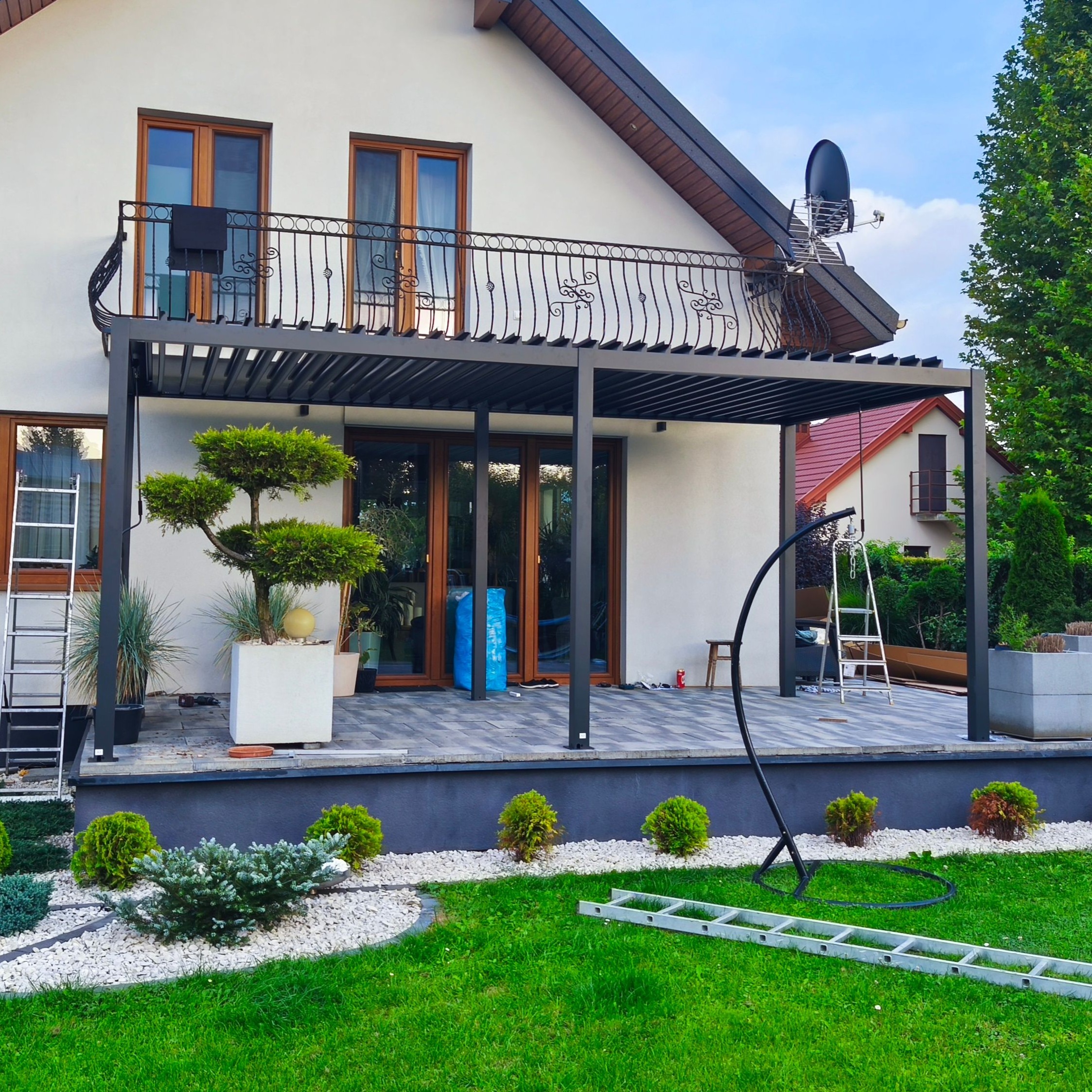 Zahradní pergola PRIMARY 3x5.8 antracitová - Gutroof fotografie realizace 11