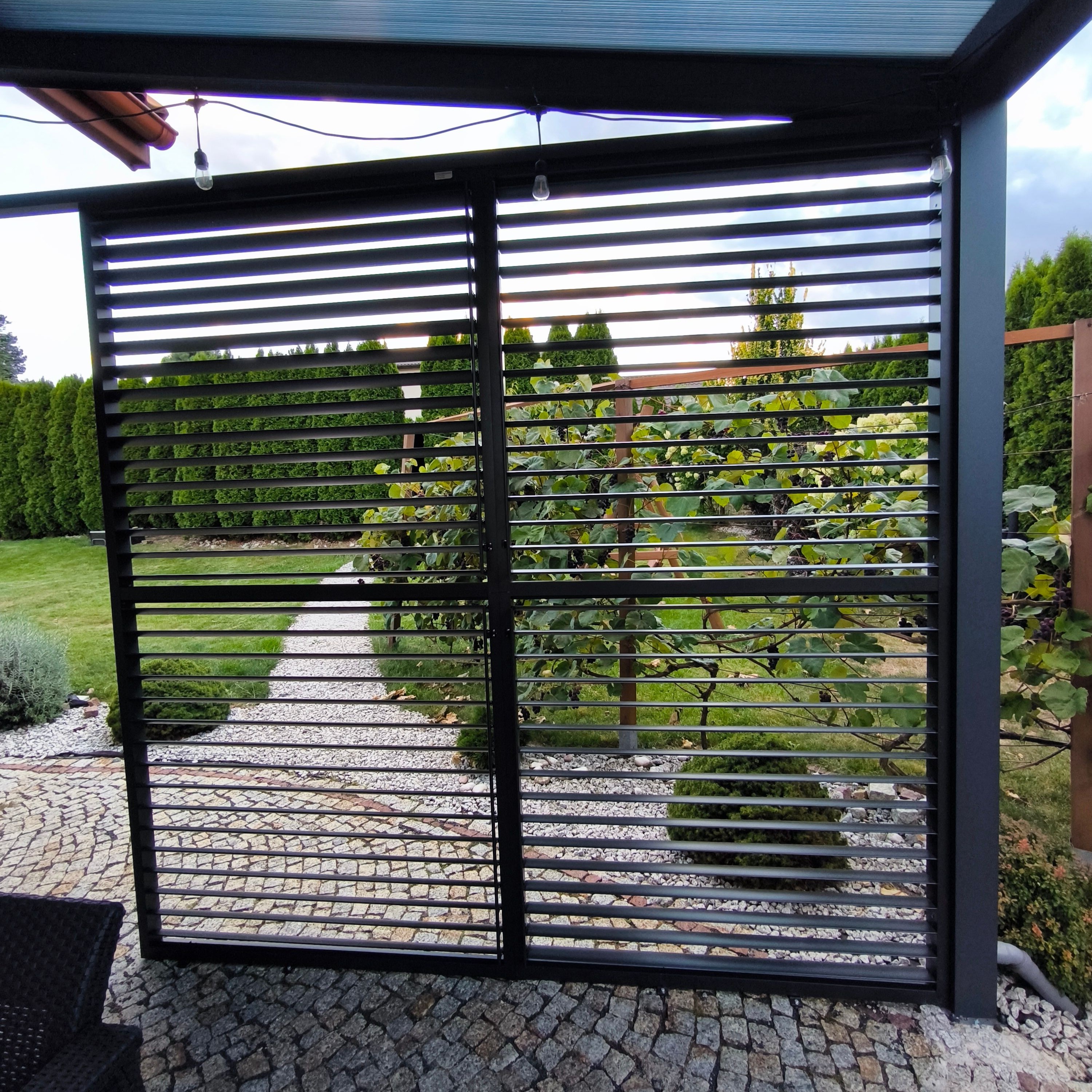 Nastavitelný lamellový panel pro pergolu PRIMARY 1,3 m, antracit - GUTROOF fotografie realizace 10