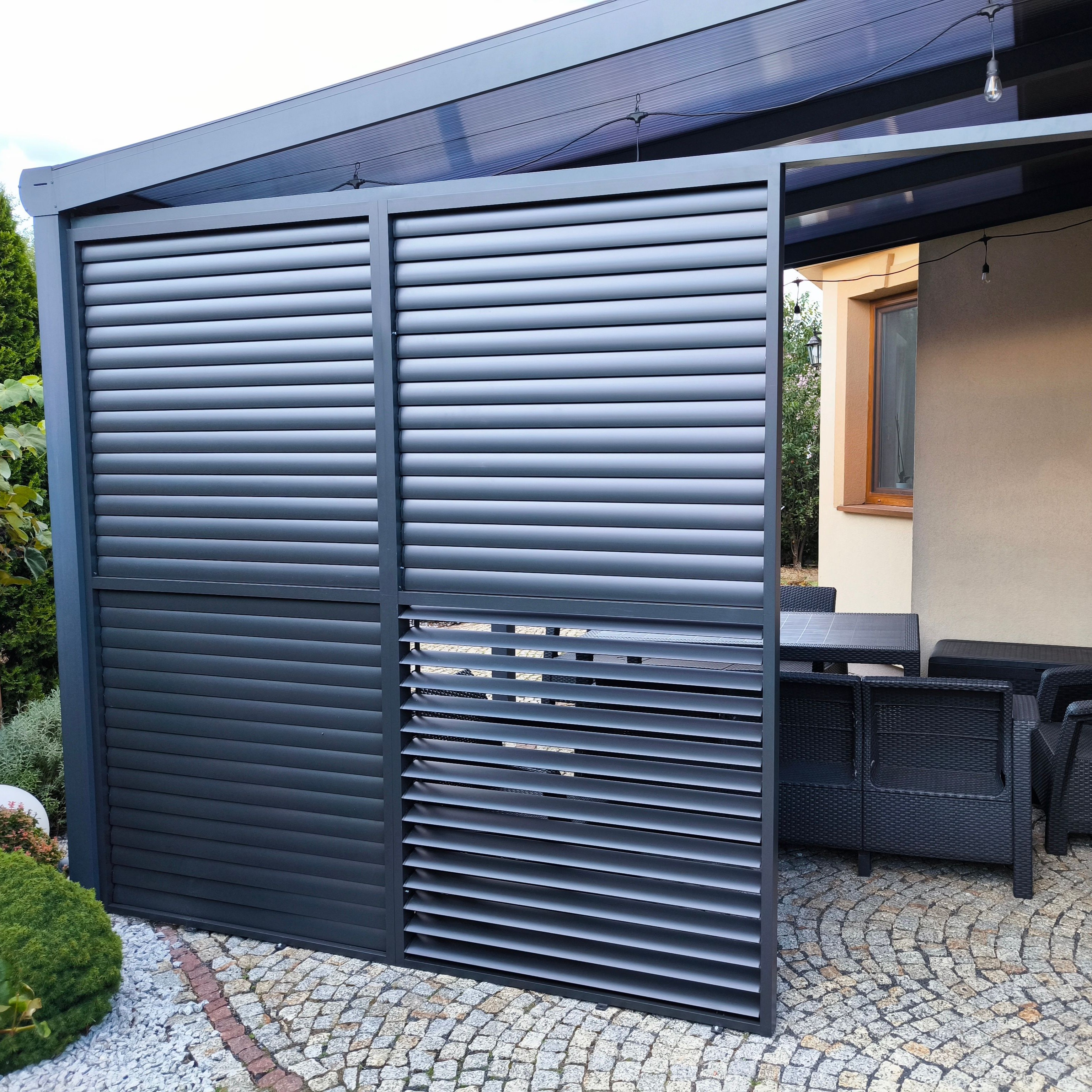 Nastavitelný lamellový panel pro pergolu PRIMARY 1,3 m, antracit - GUTROOF fotografie realizace 11