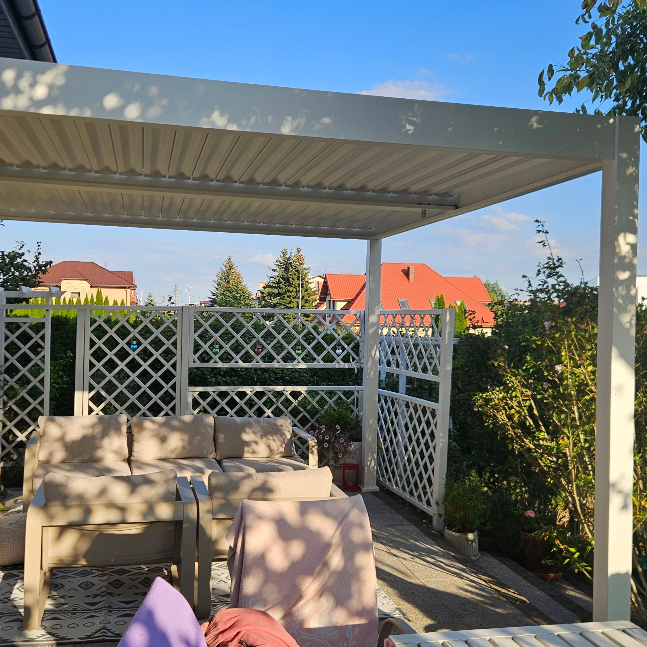 Hliníková pergola Gutroof ELEGANCE DUO 3,6x4 m bílá fotografie realizace 2