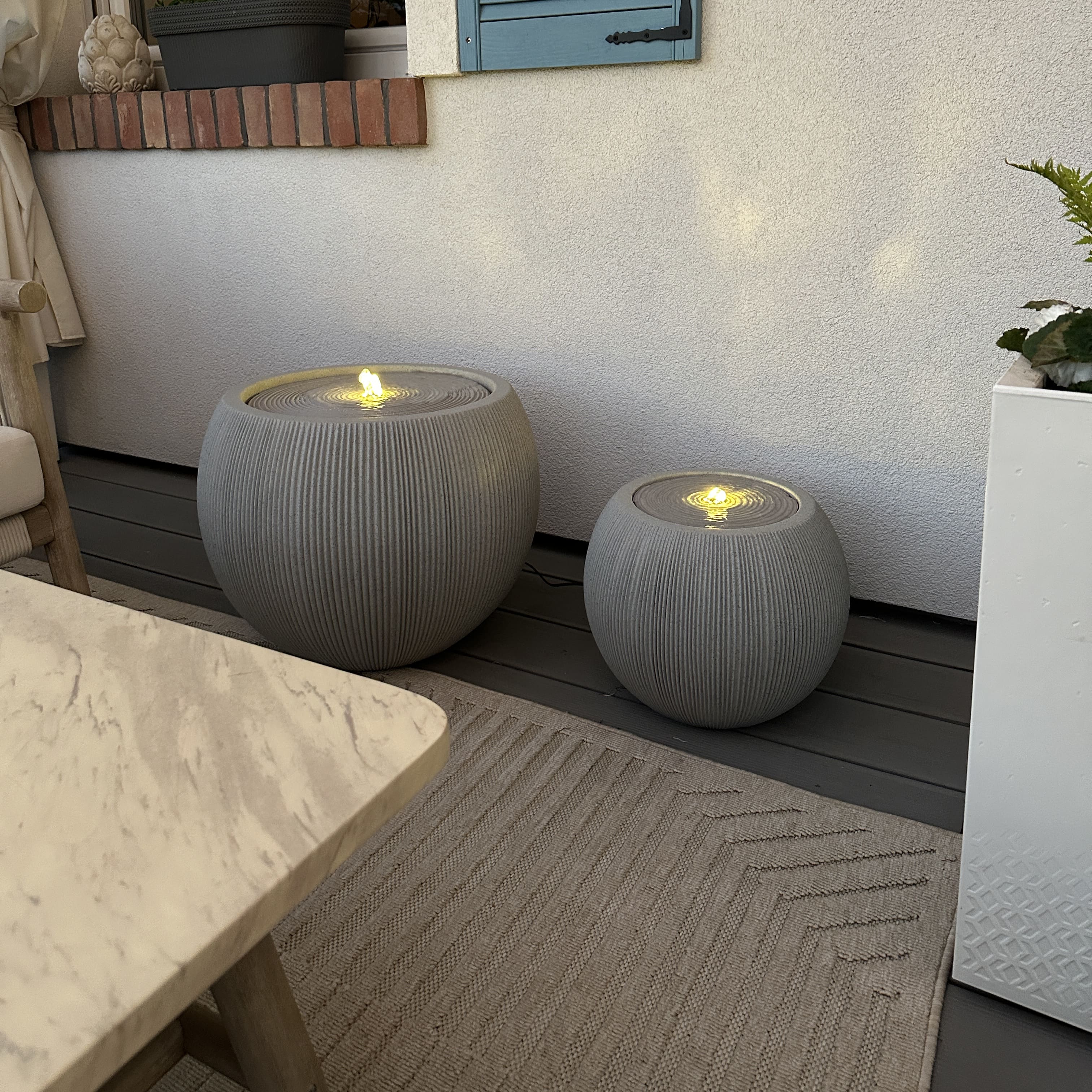 Moderní fontána AQUALIGHT LED 30x37 cm Světle béžová - MoodMe fotografie realizace 3