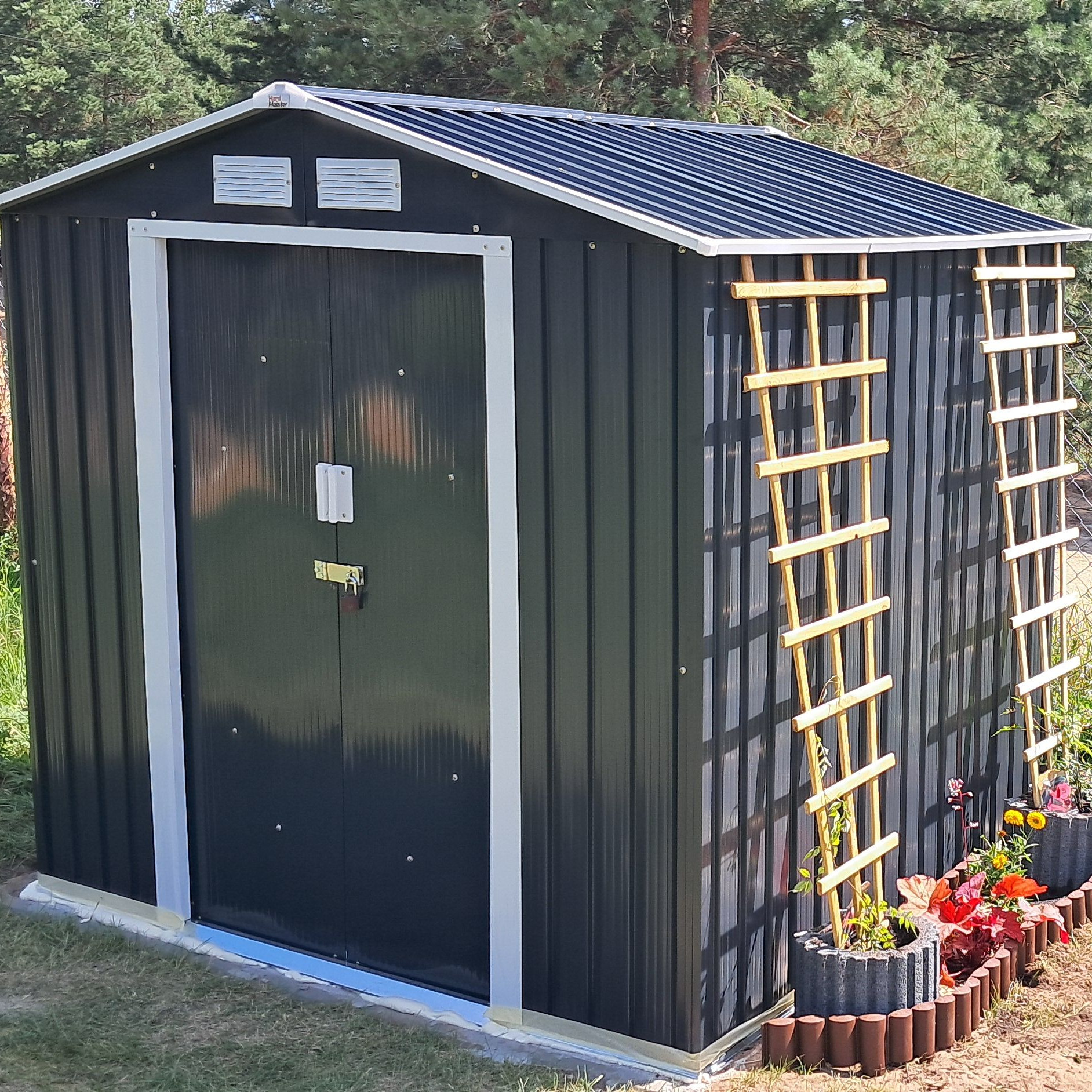 Zahradní kovový domek VECTOR 7x6 Cold Grey - Hardmaister fotografie realizace 1