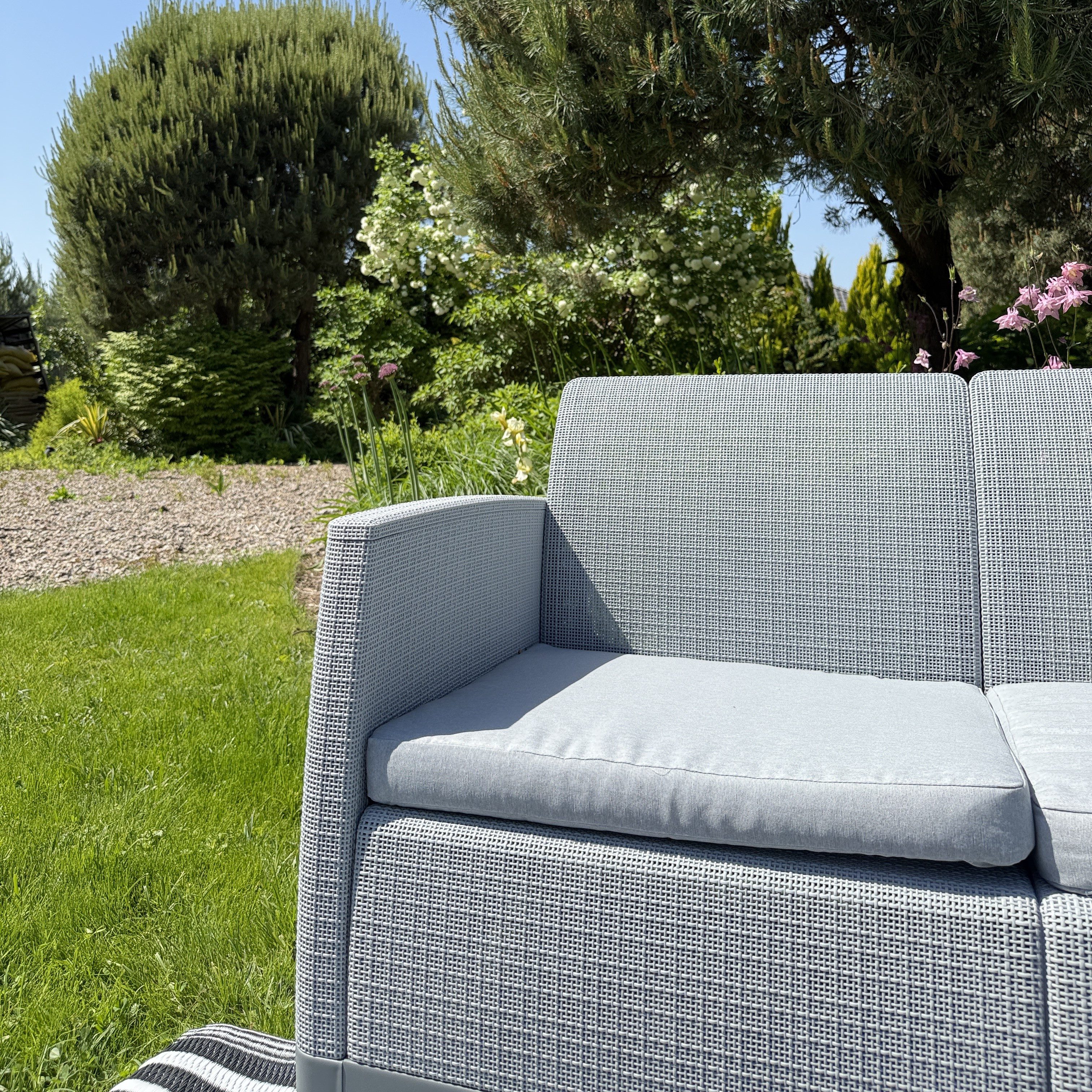 Zahradní nábytek Scandi Forma Ash Grey-Storm Grey/ Světle šedá - Keter fotografie realizace 4