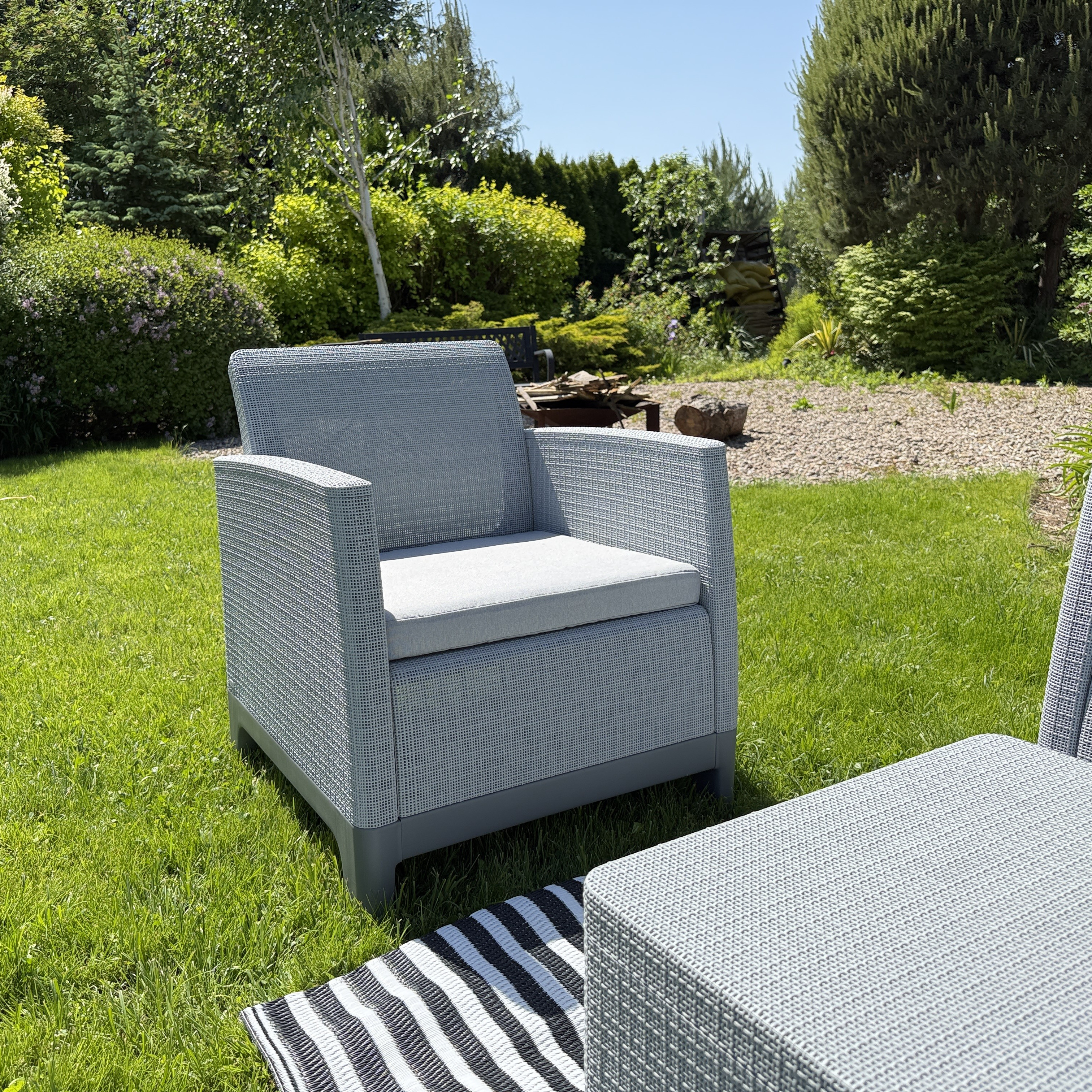 Zahradní nábytek Scandi Forma Ash Grey-Storm Grey/ Světle šedá - Keter fotografie realizace 1