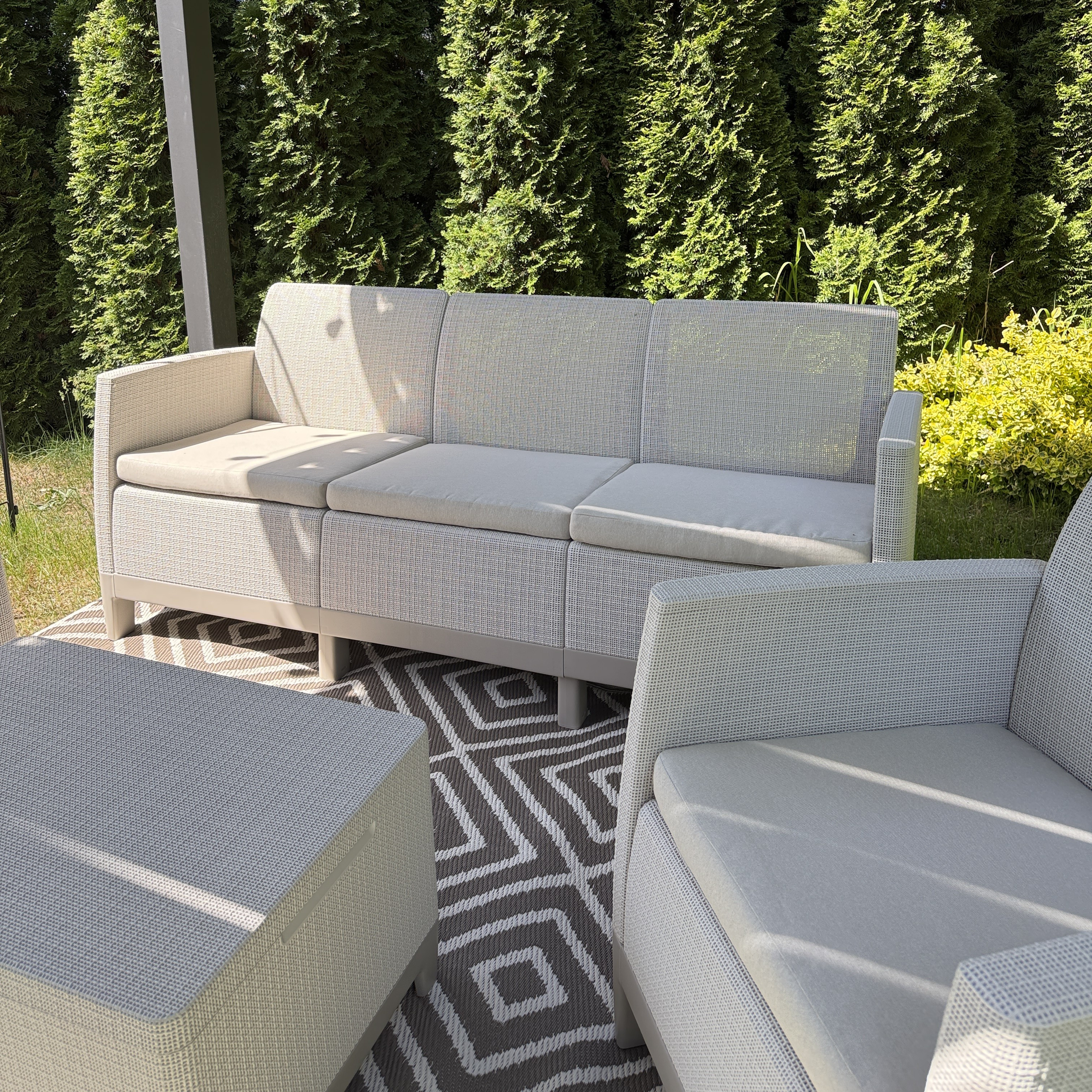 Zahradní nábytek Scandi Forma Pebble Grey-Soft Beige/oat - Keter fotografie realizace 3
