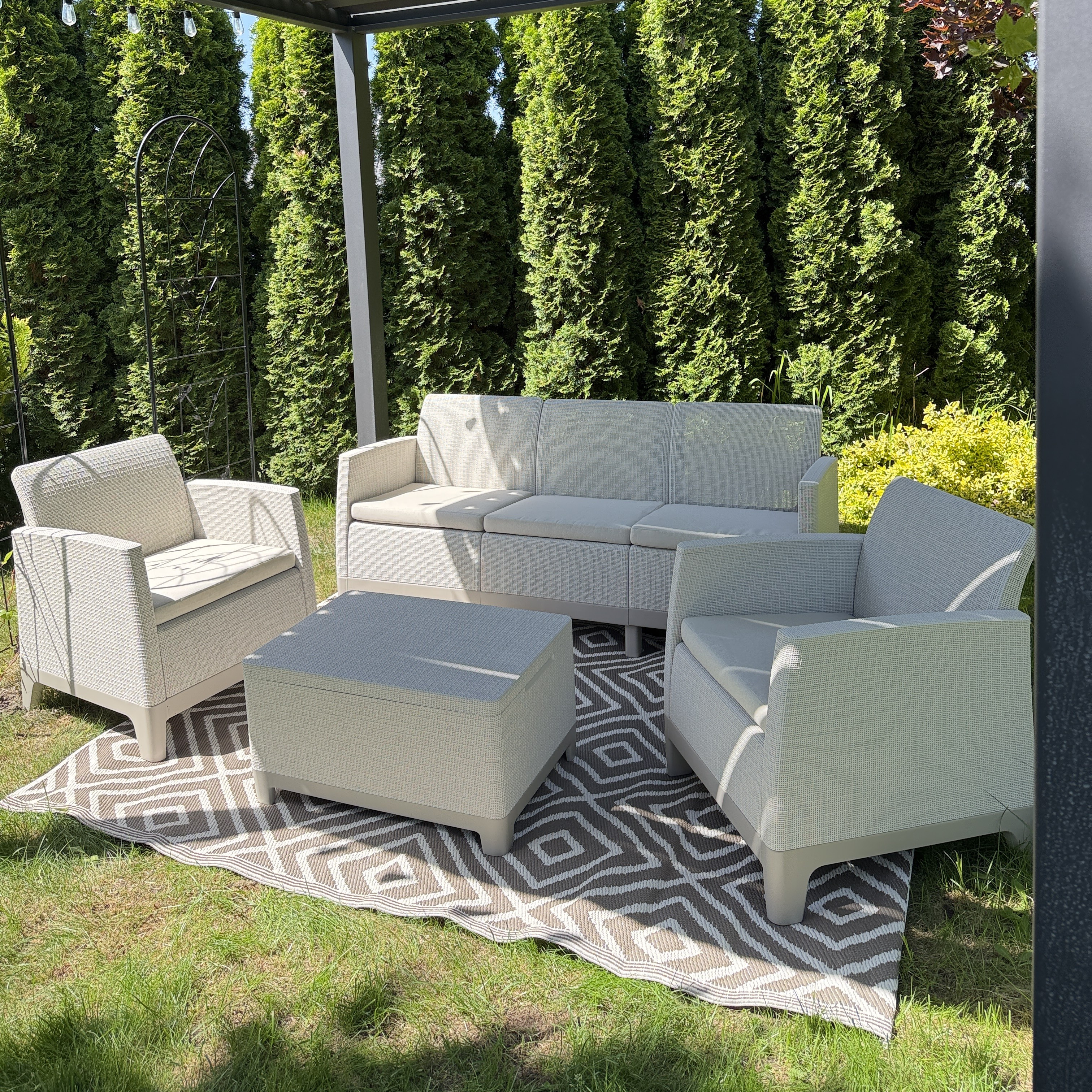 Zahradní nábytek Scandi Forma Pebble Grey-Soft Beige/oat - Keter fotografie realizace 5