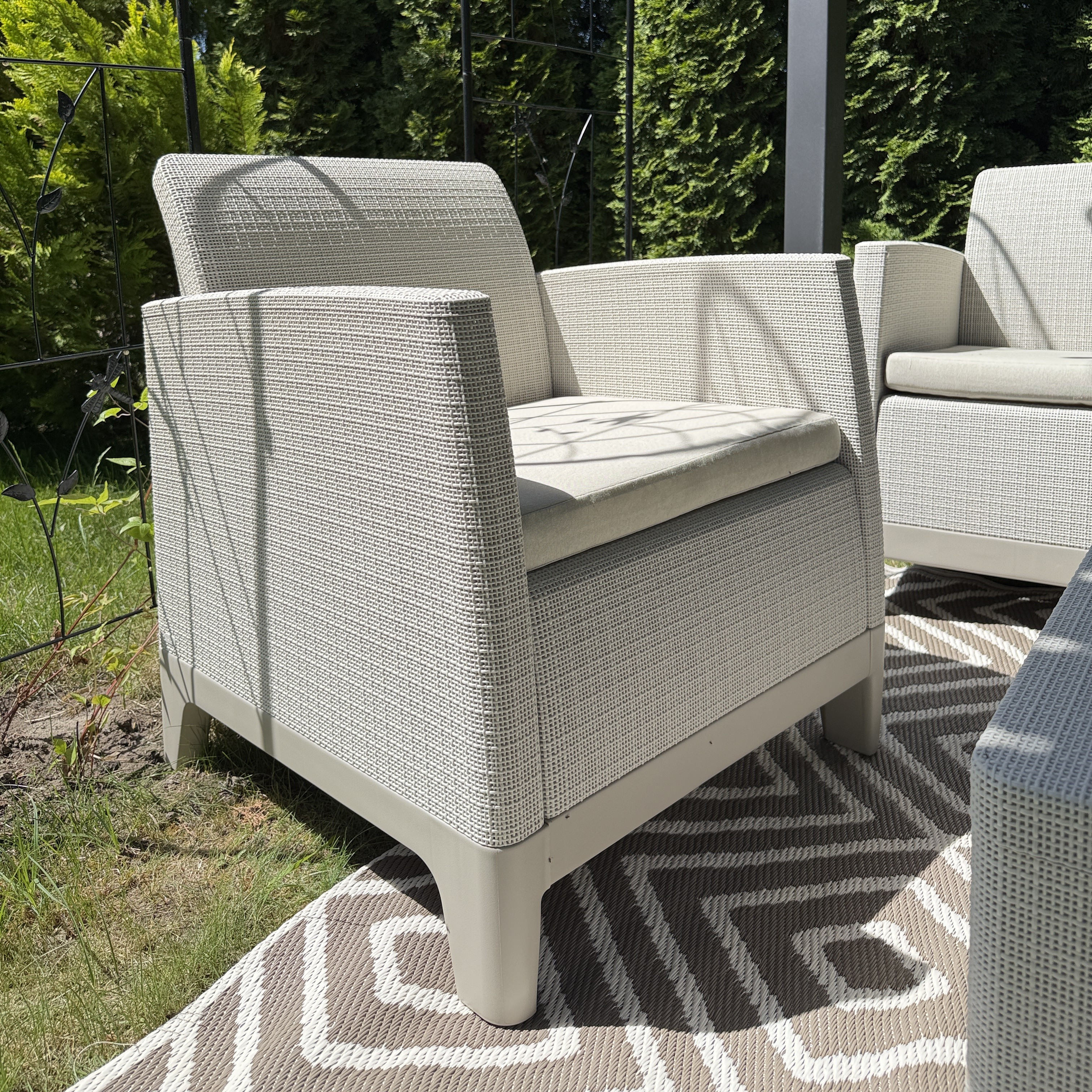 Zahradní nábytek Scandi Forma Pebble Grey-Soft Beige/oat - Keter fotografie realizace 6