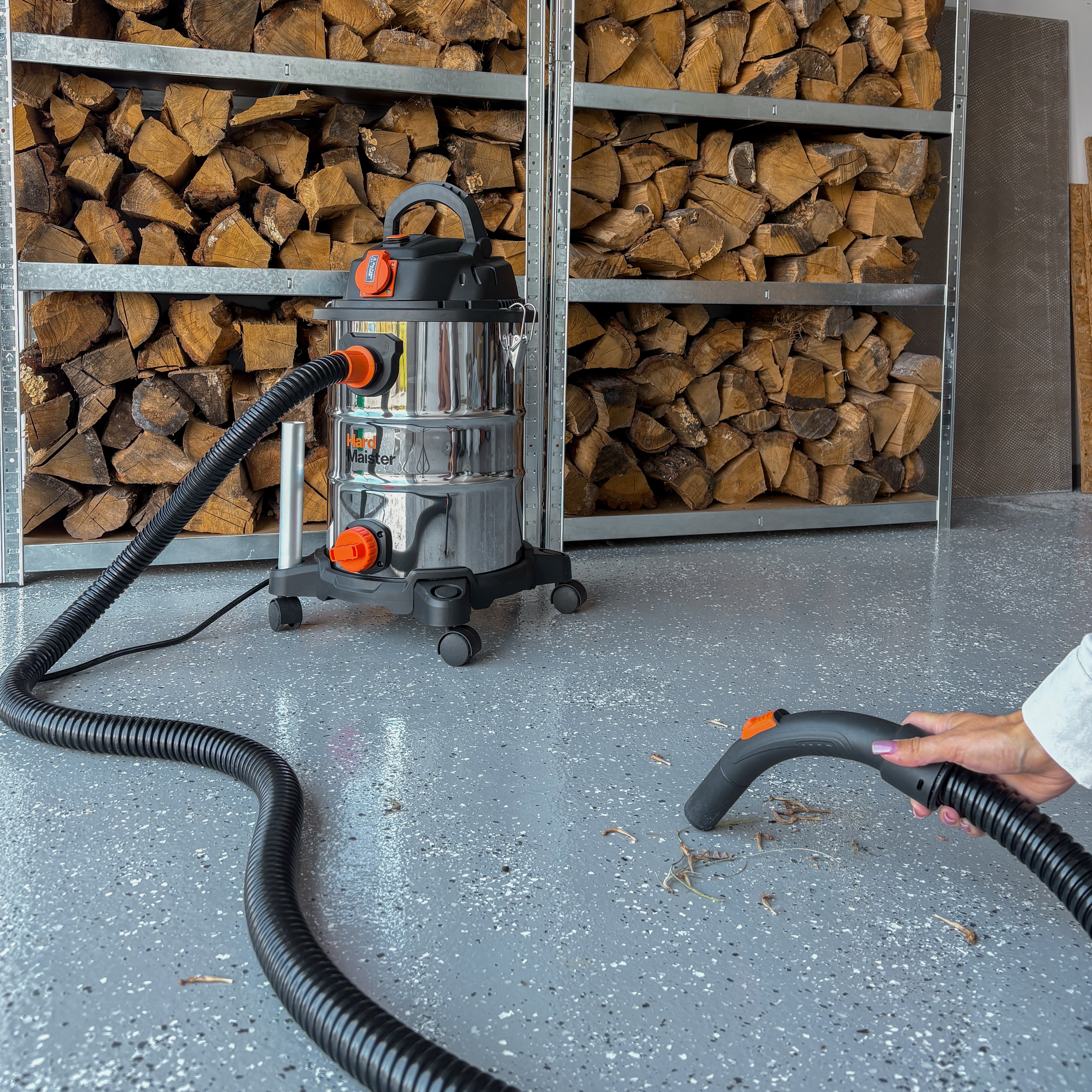 Průmyslový vysavač HardMaister 1300W, 25l fotografie realizace 3