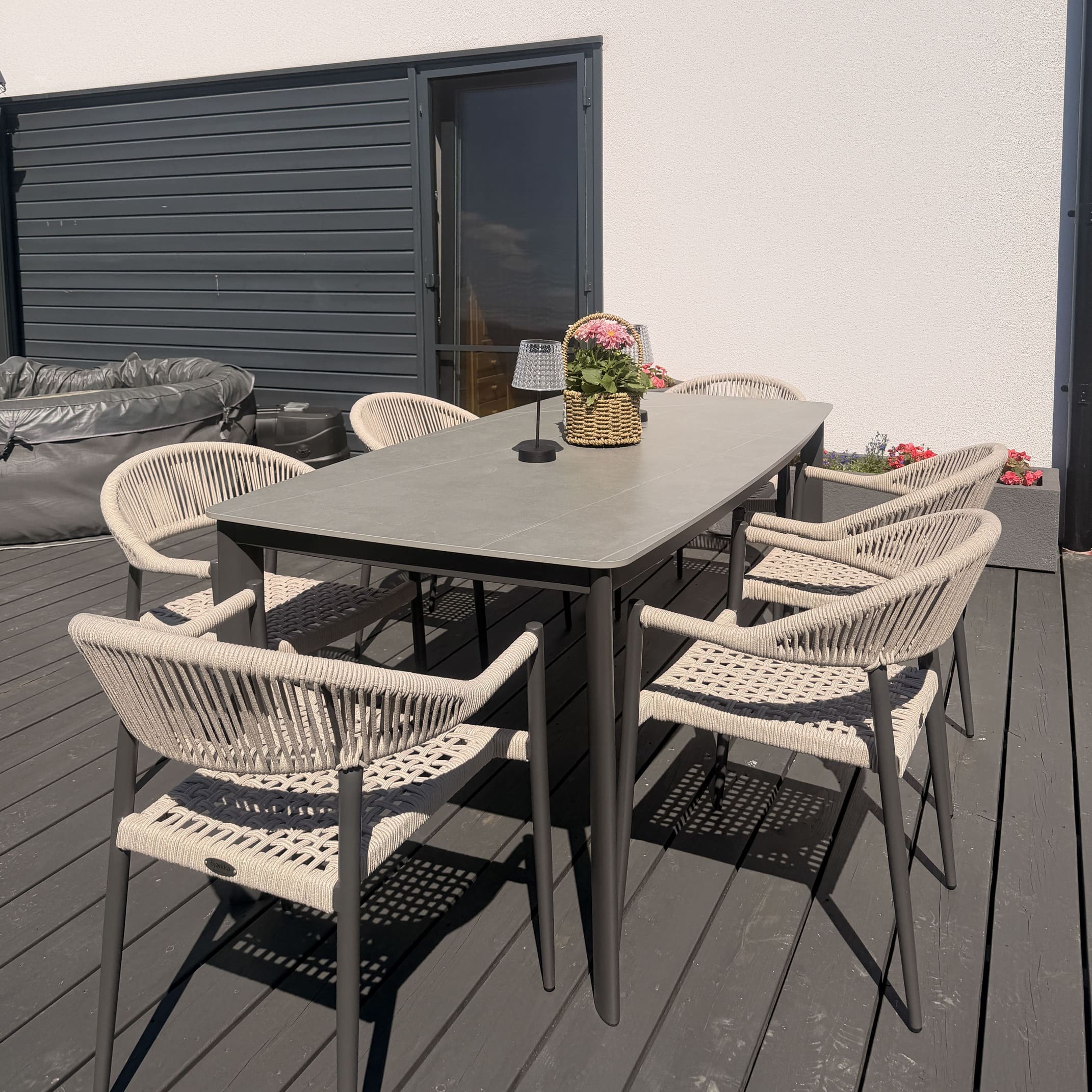 Zahradní jídelní set ARDEN 6+1 Nature/Dark Grey - Bjørkka fotografie realizace 1