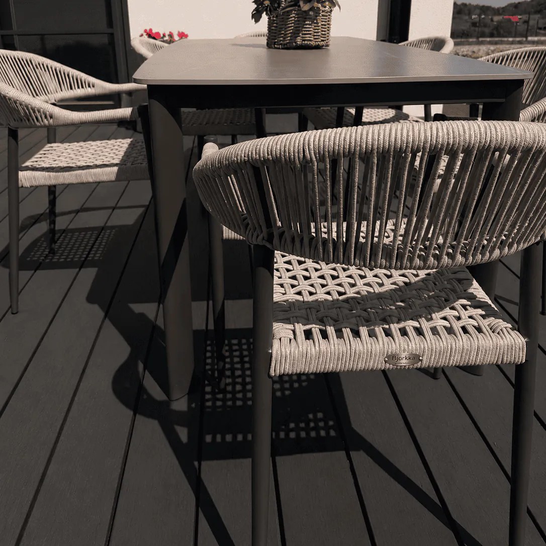 Zahradní jídelní set ARDEN 6+1 Nature/Dark Grey - Bjørkka fotografie realizace 2
