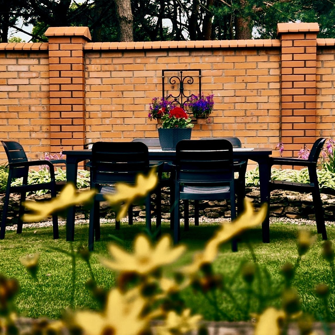 Zahradní nábytek TISARA/ FUTURA 6+1 Grafit - KETER fotografie realizace 2