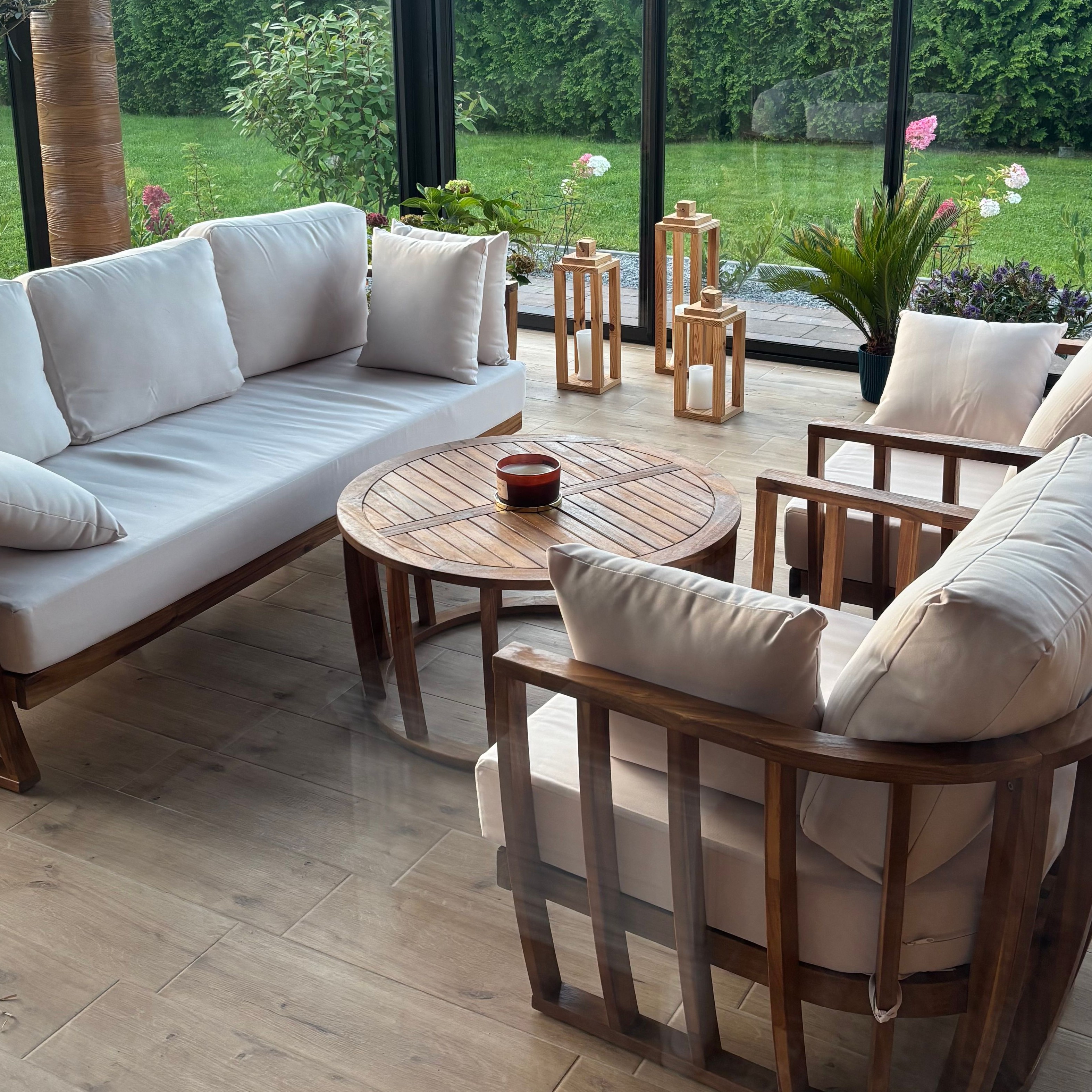 Zahradní sedací 3-dílná souprava NUVIA CAFFE MAX z akáciového dřeva ACACIA WOOD - BJORKKA fotografie realizace 4