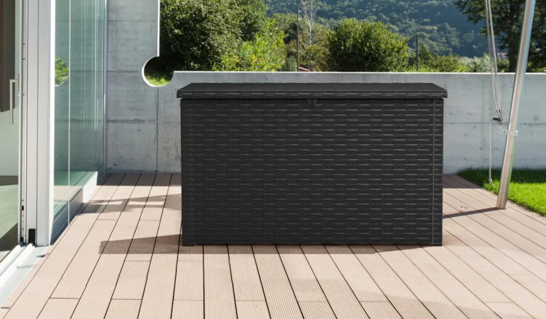 Schowek ogrodowy Keter JAVA BOX 850L Graphite - na tarasie