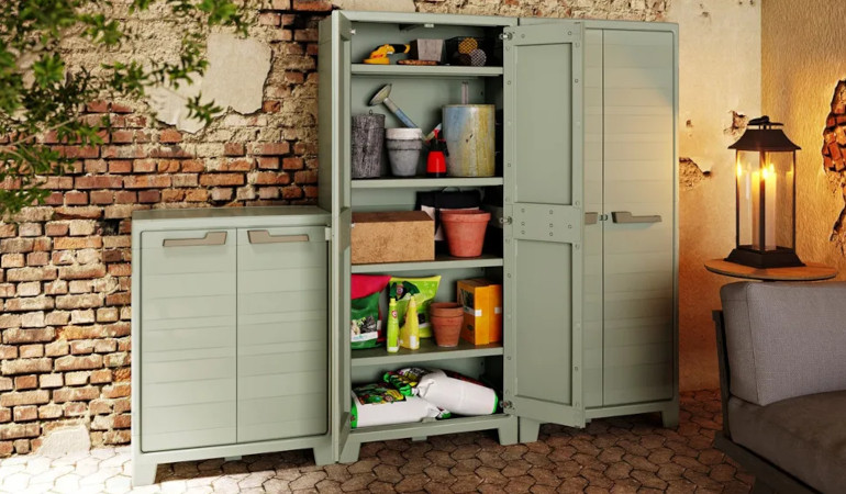 Zestaw ogrodowy Keter/Kis PLANET OUTDOOR HIGH CABINET w ceglanym pomieszczeniu